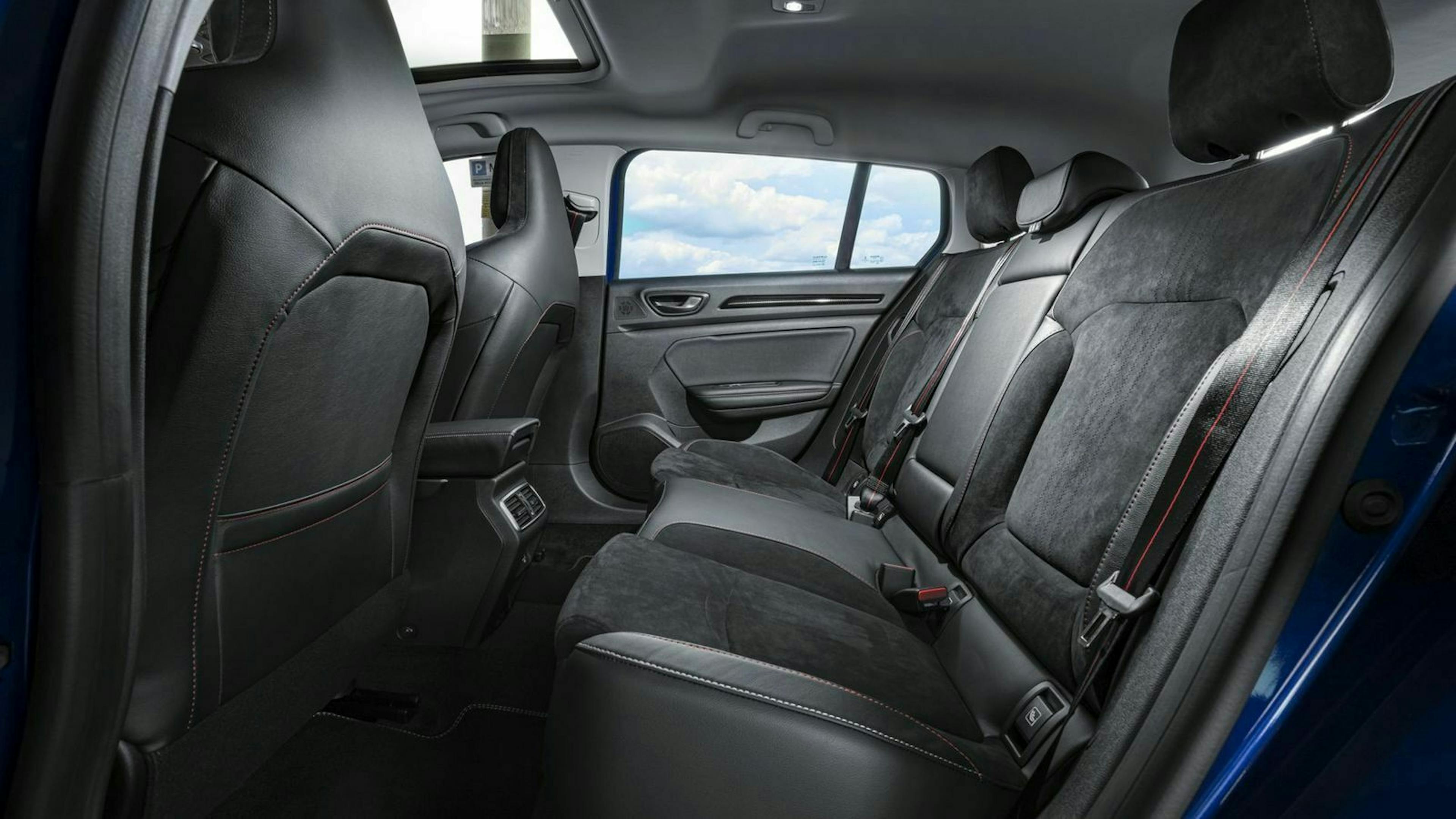 Zu sehen ist die Rückbank des Renault Mégane Grandtour E-Tech