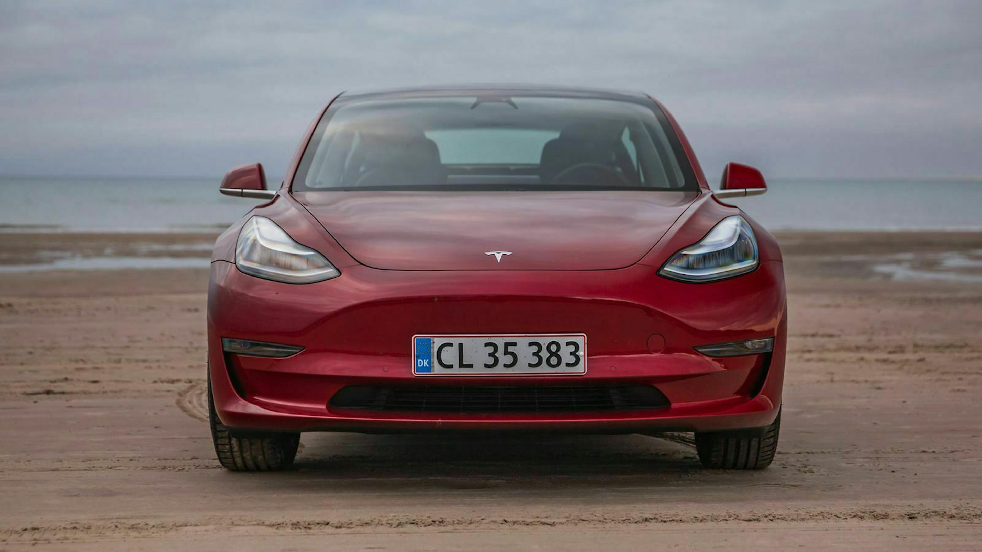 Der Tesla Model 3 im Fahrbereicht bei mobile.de