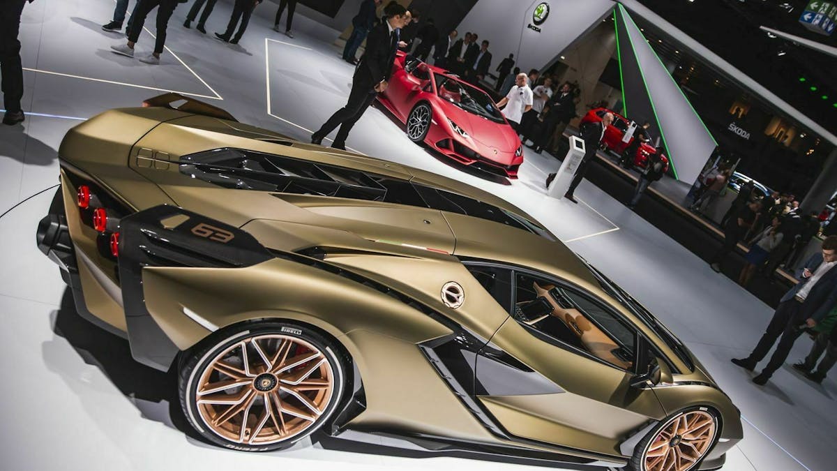 Das Bild zeigt das Heck des Sportwagens Lamborghini Sian FKP37