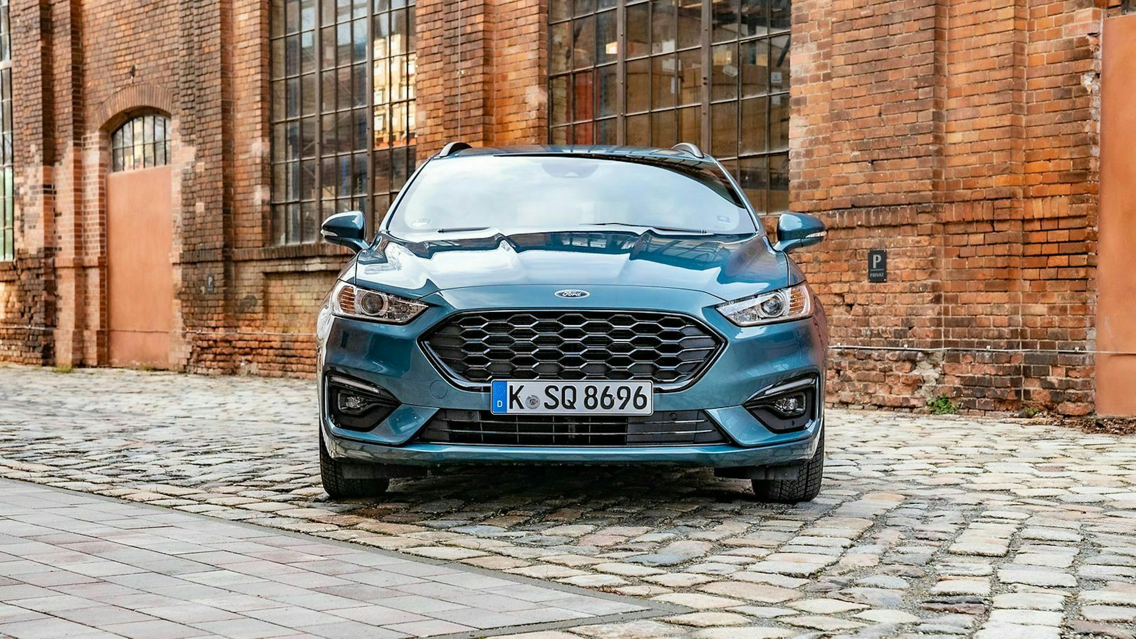 Zu sehen ist die Front des Ford Mondeo