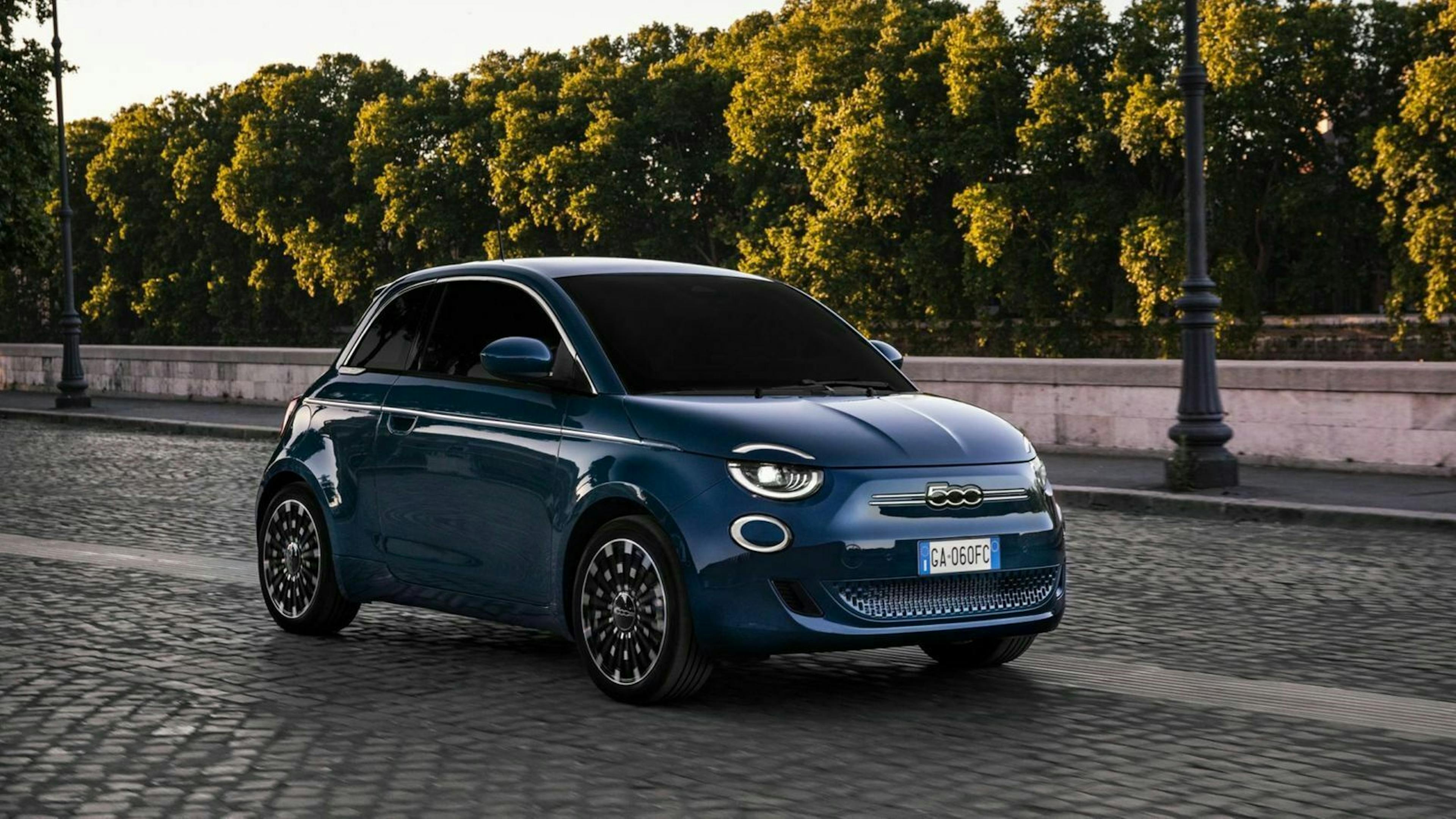 Zu sehen ist der Fiat 500e 2020 