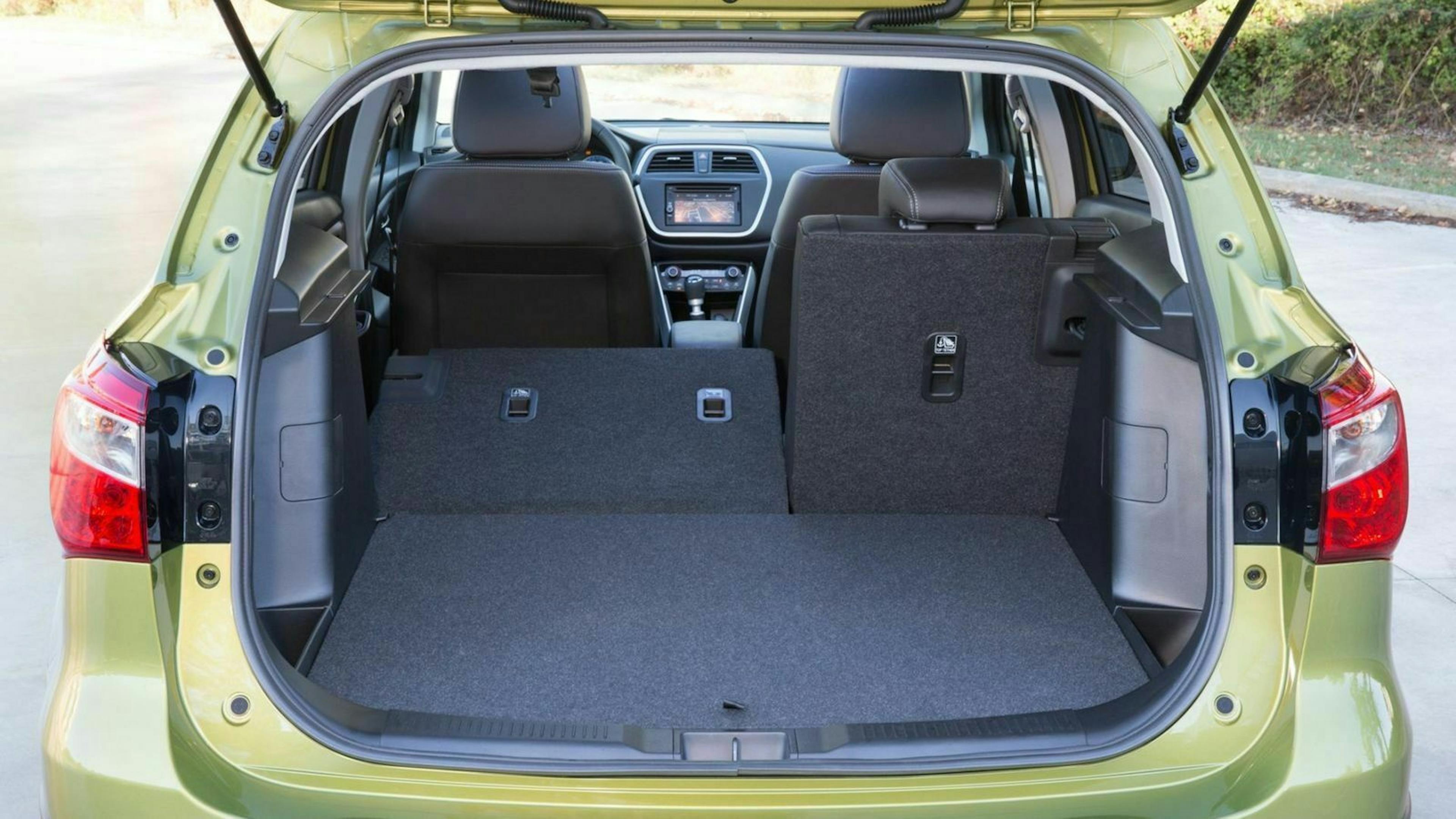 Zu sehen ist der Kofferraum des Suzuki SX4 Cross