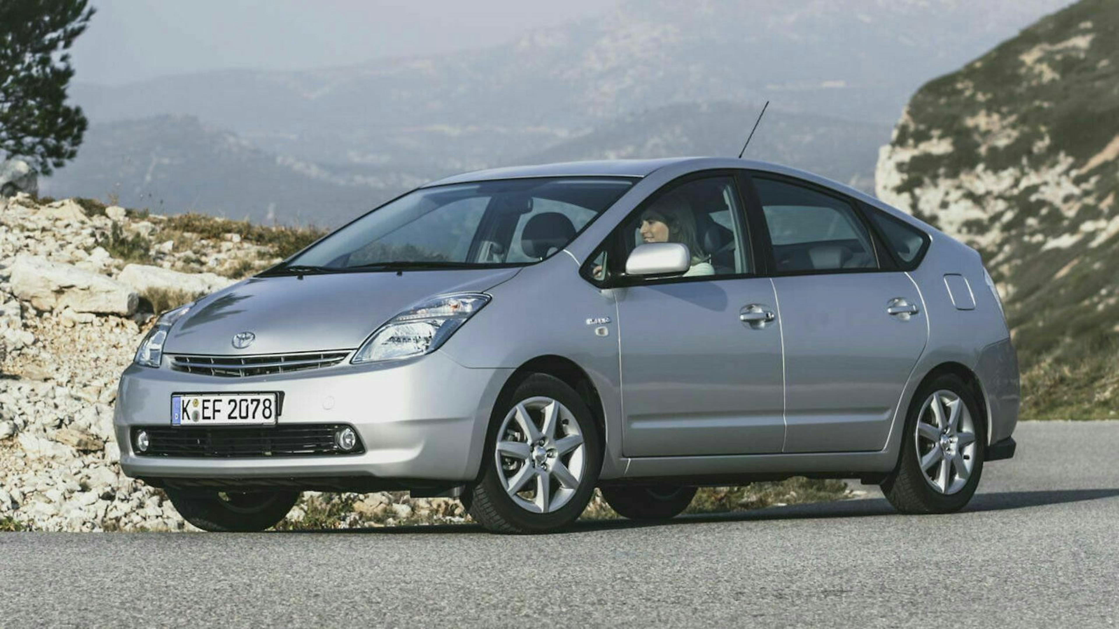 Mit der zweiten Genration des Prius erreichte Toyota endlich auch in Europa nennenswerte Stückzahlen