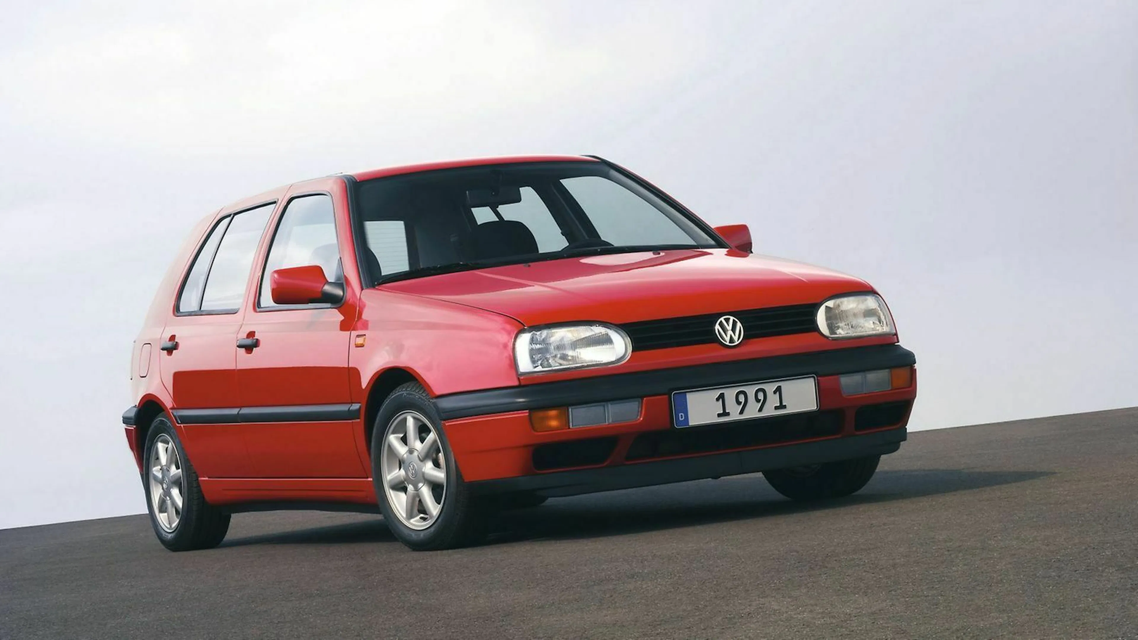 VW Golf 3 in der Frontansicht, stehend