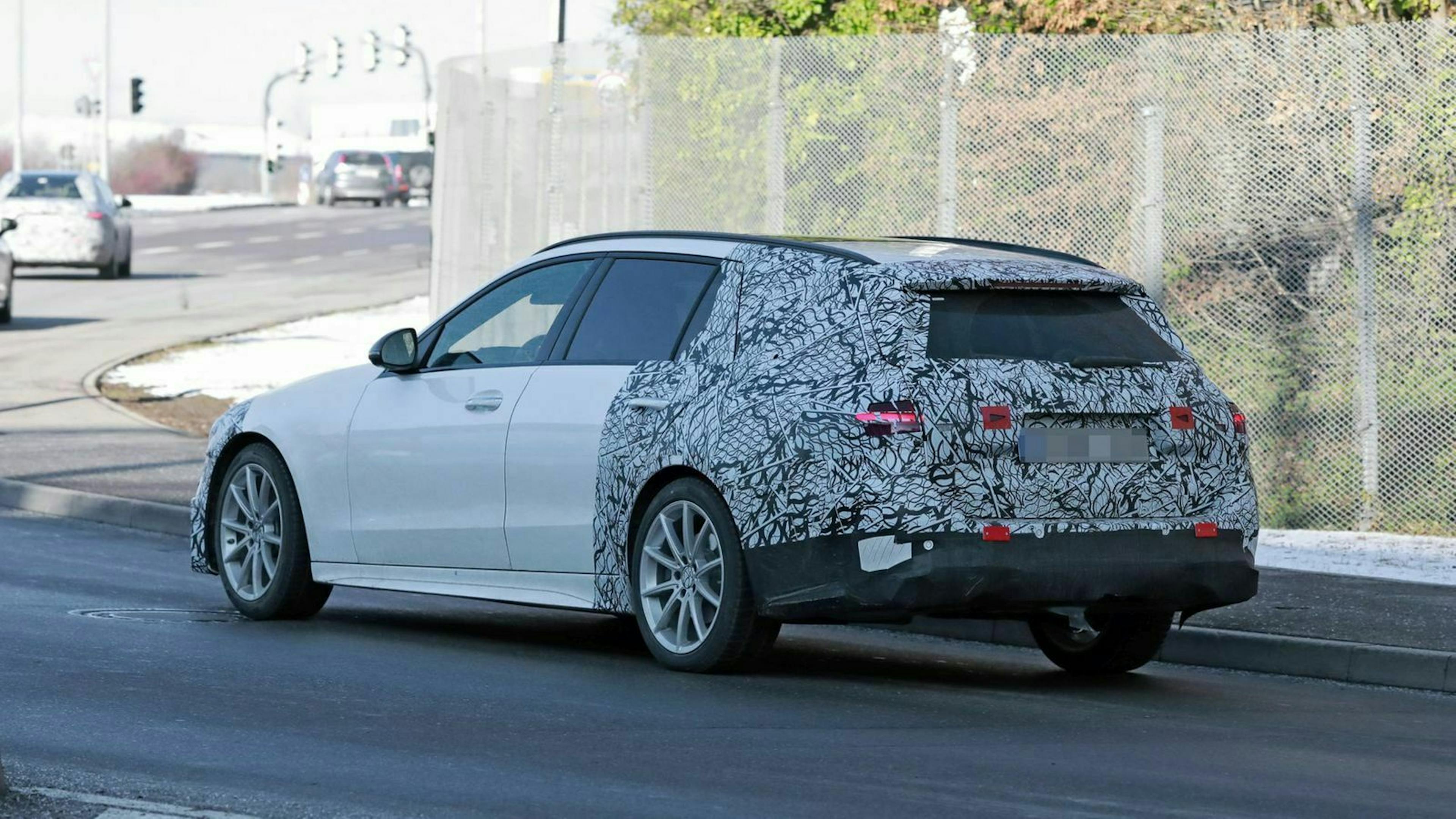 Mercedes C-Klasse Erlkönig Dreiviertel-Heckansicht