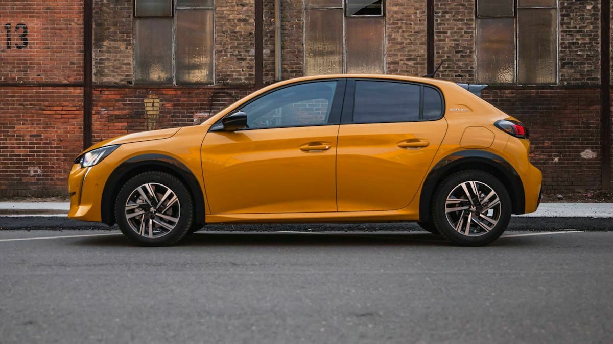 Peugeot 208 Test03