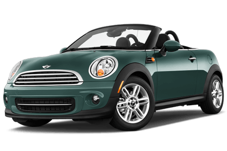 Grüner Mini Cooper Cabrio mit geöffnetem Verdeck, silbernen Felgen und runden Scheinwerfern, frontal seitlich fotografiert.