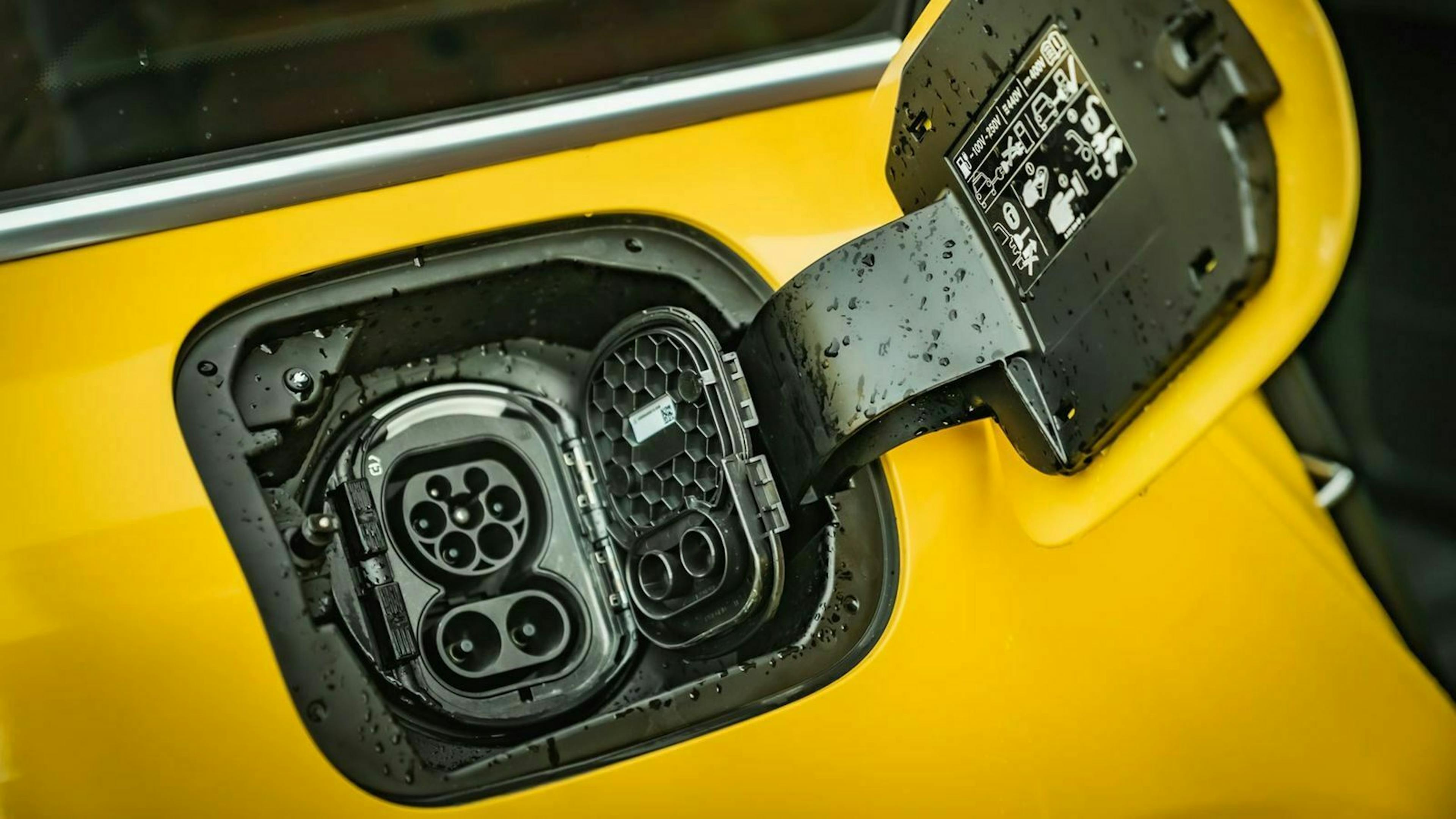 Mercedes-Benz CLA Shooting Brake Ladeanschluss