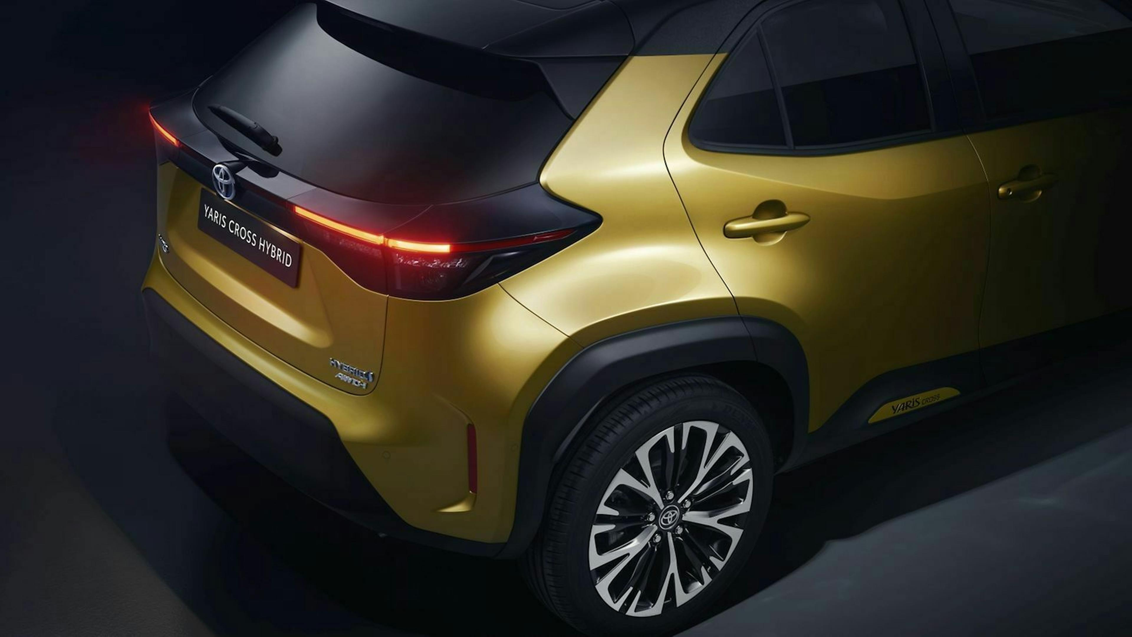 TOYOTA_NEW_YARIS_CROSS_BACK_RIGHT