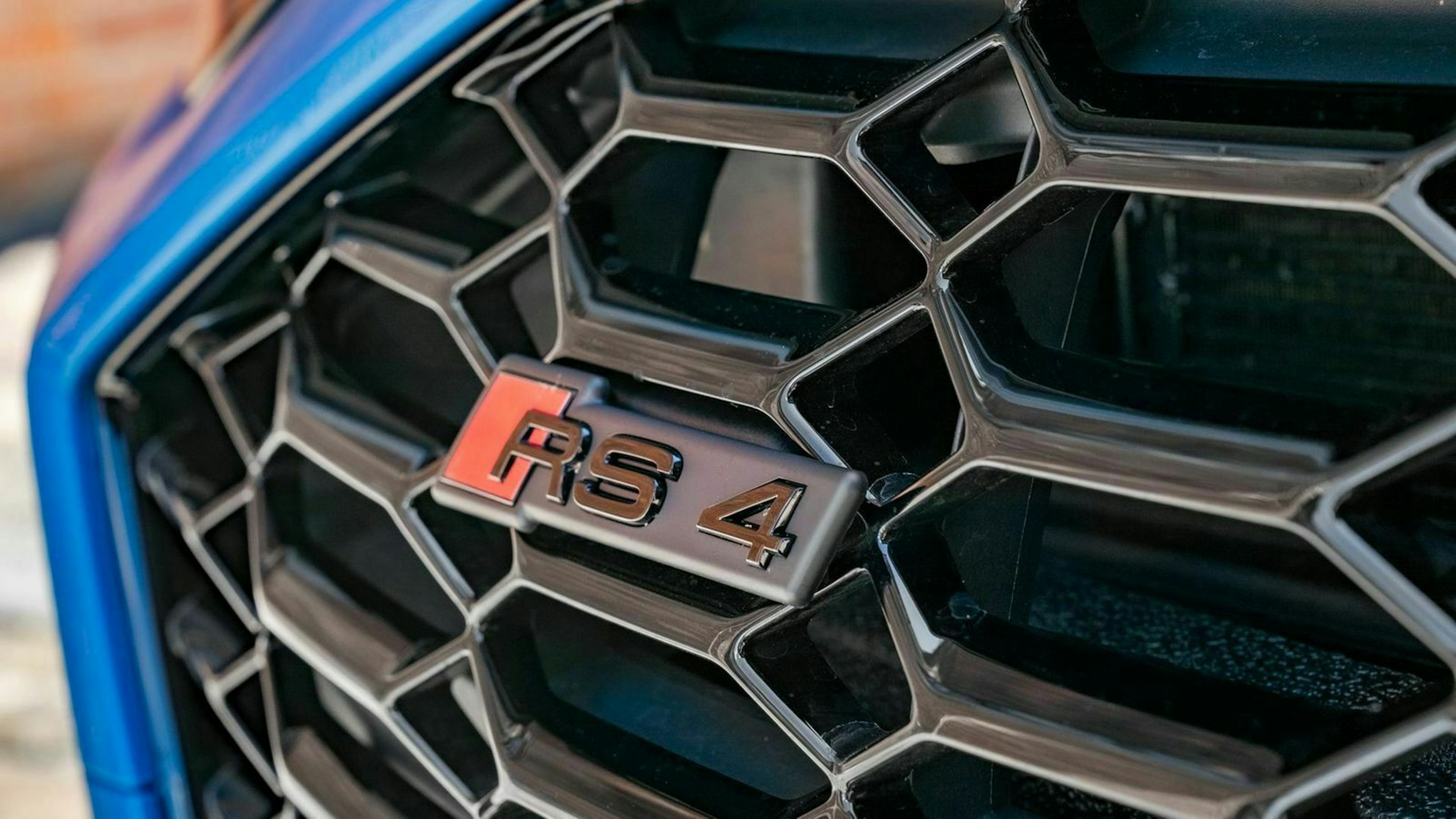 Audi RS4 Kühlergrill