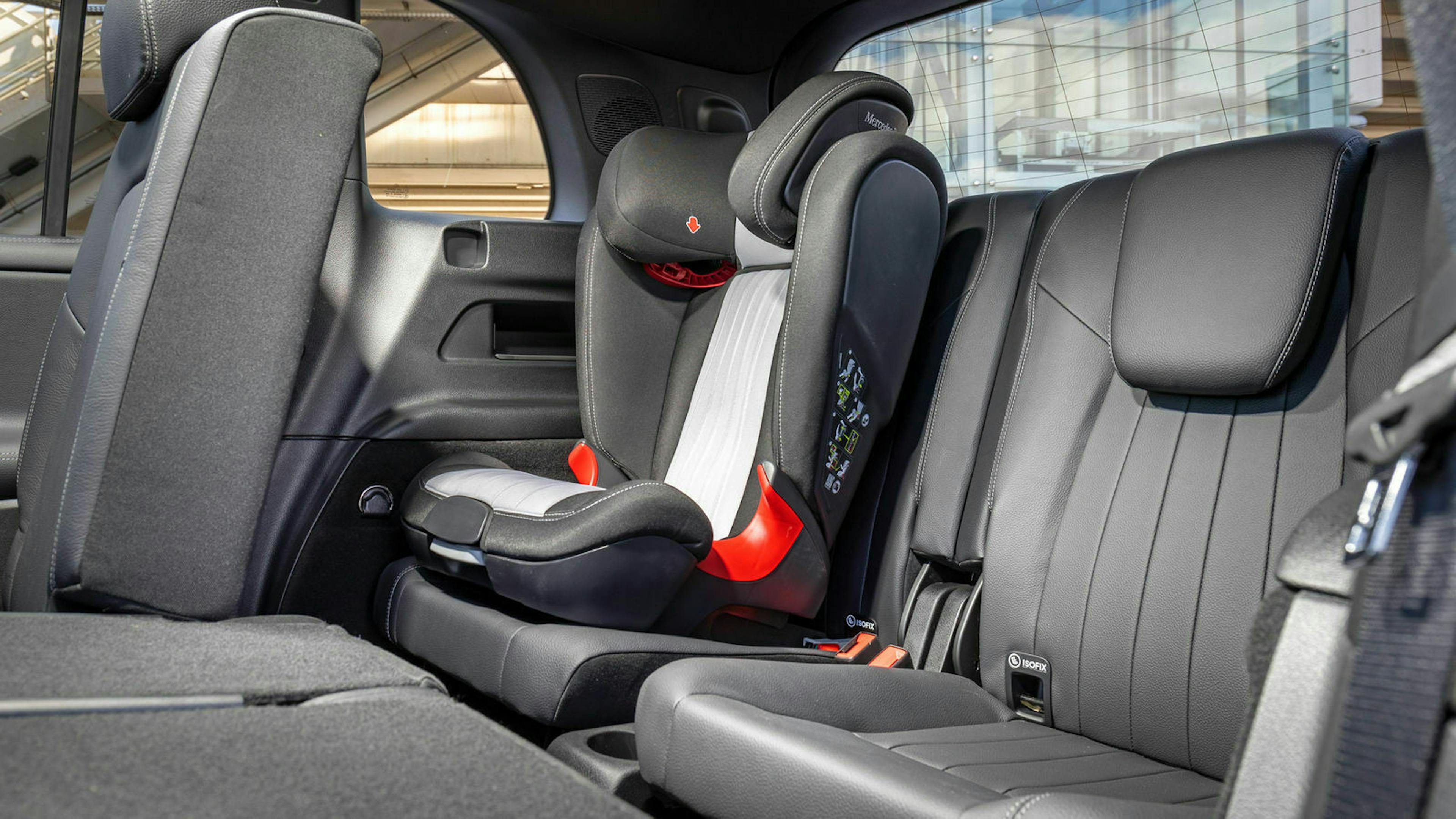 Zu sehen ist der Innenraum des Mercedes GLB 