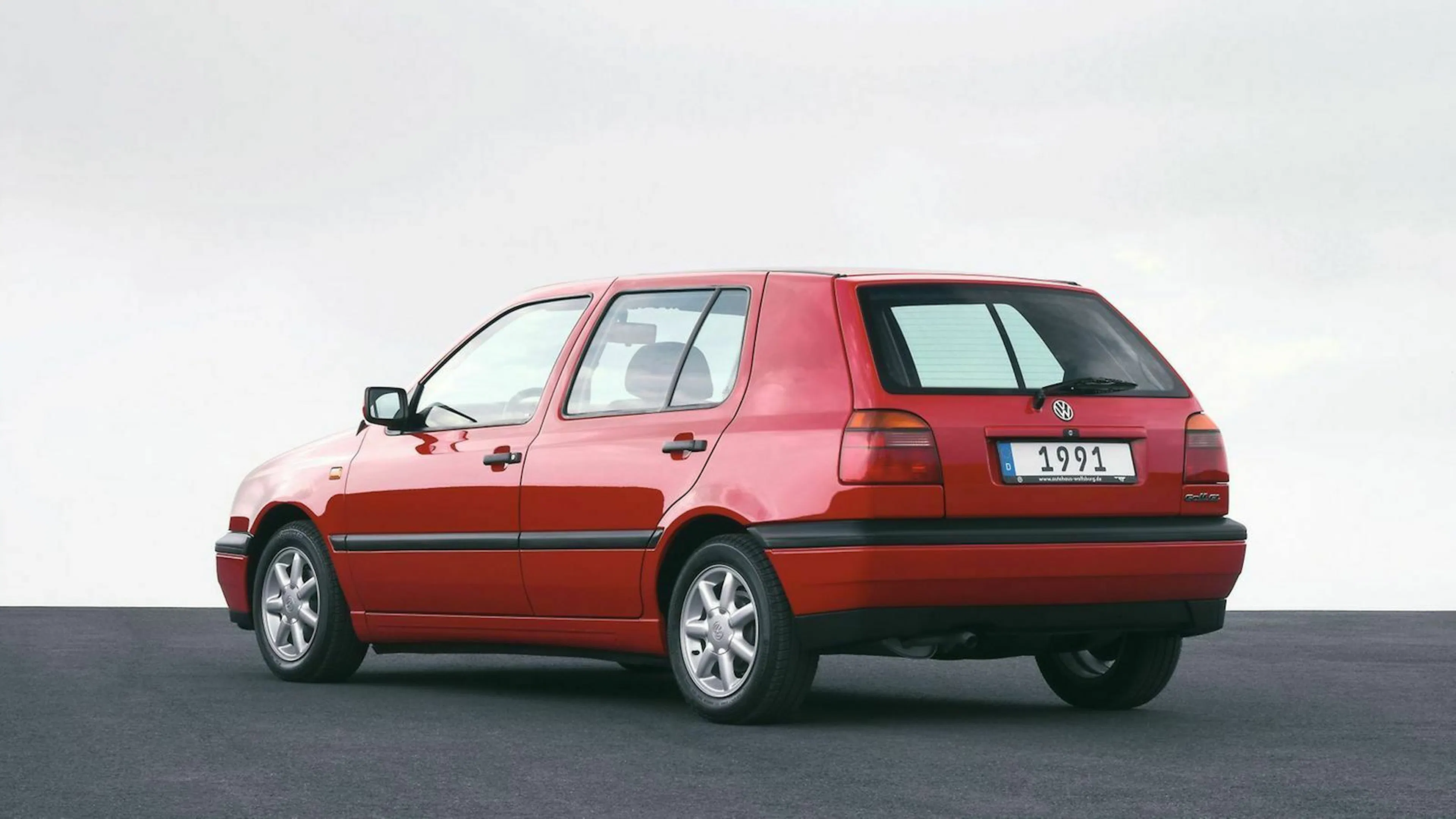 VW Golf 3 in der Ansicht von hinten-links, stehend