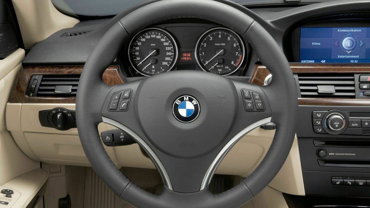 BMW E92 Sicht auf Lenkrad und Cockpit