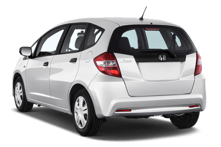 Weißer Kleinwagen von hinten, Modell Honda Jazz, darauf ein Dachspoiler und getönte Heckscheiben.