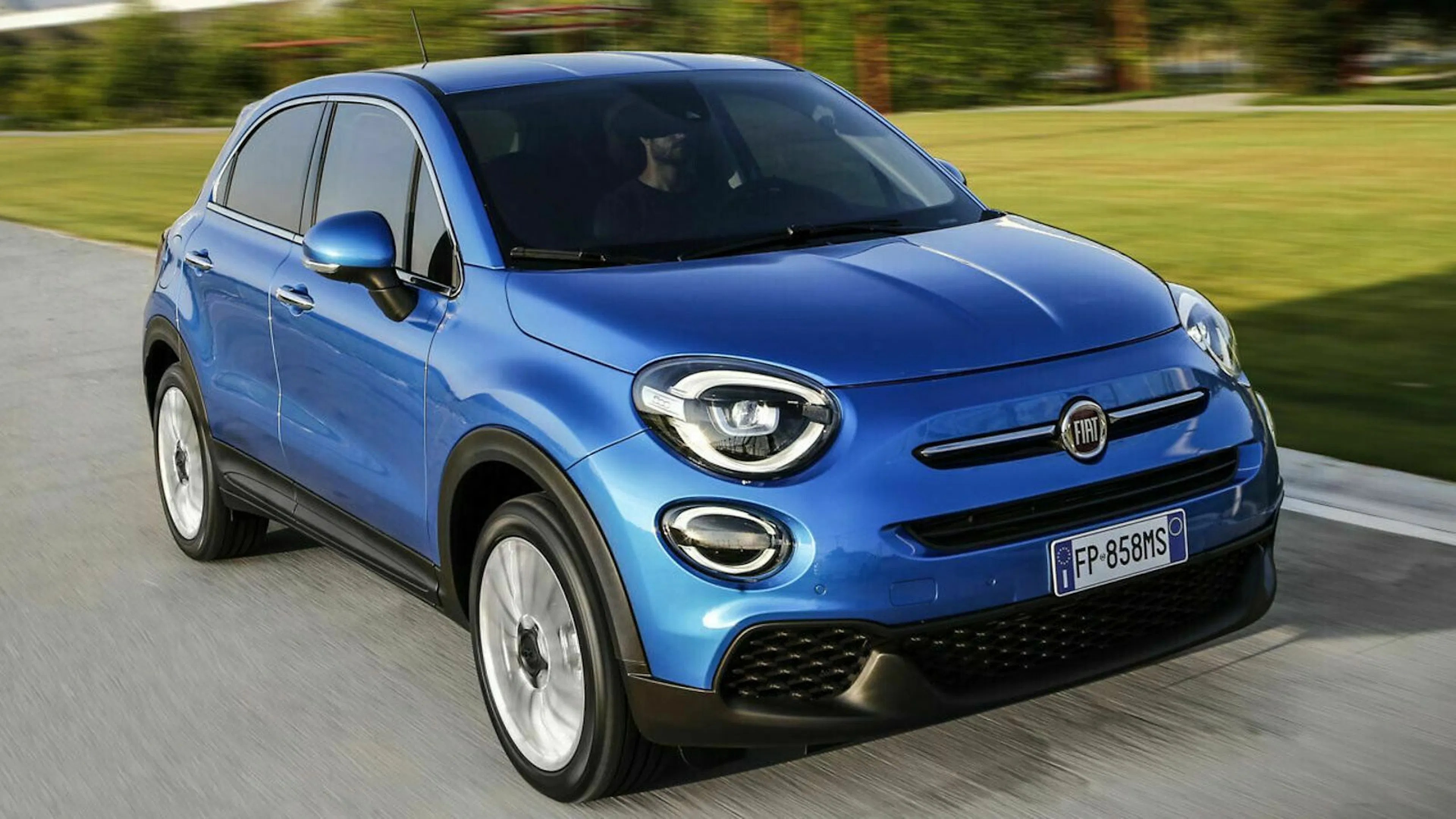 Fiat 500x in der Ansicht von vorne-rechts, fahrend