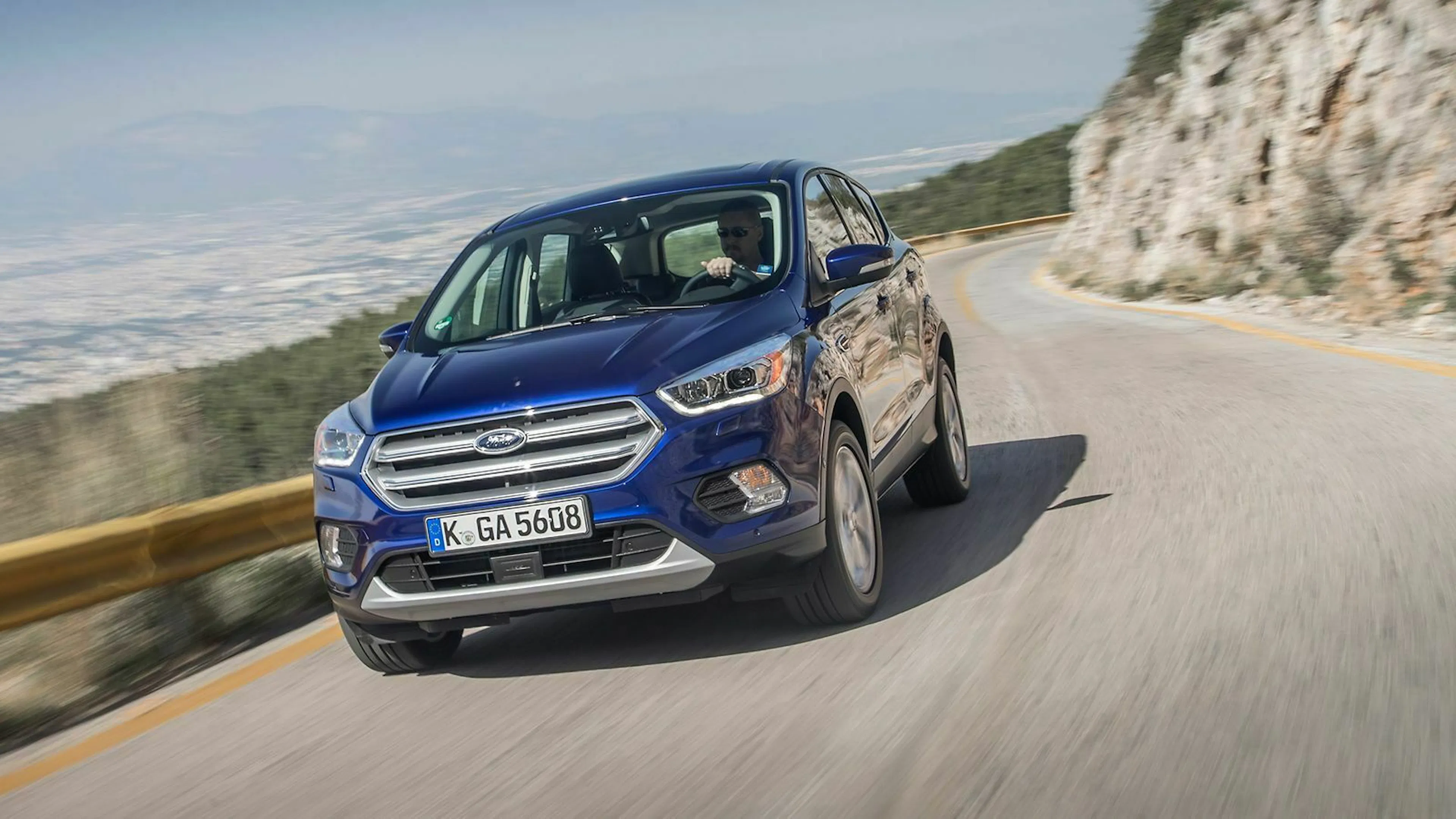 Zu sehen ist der Ford Kuga II Titanium-Line (2016), fahrend