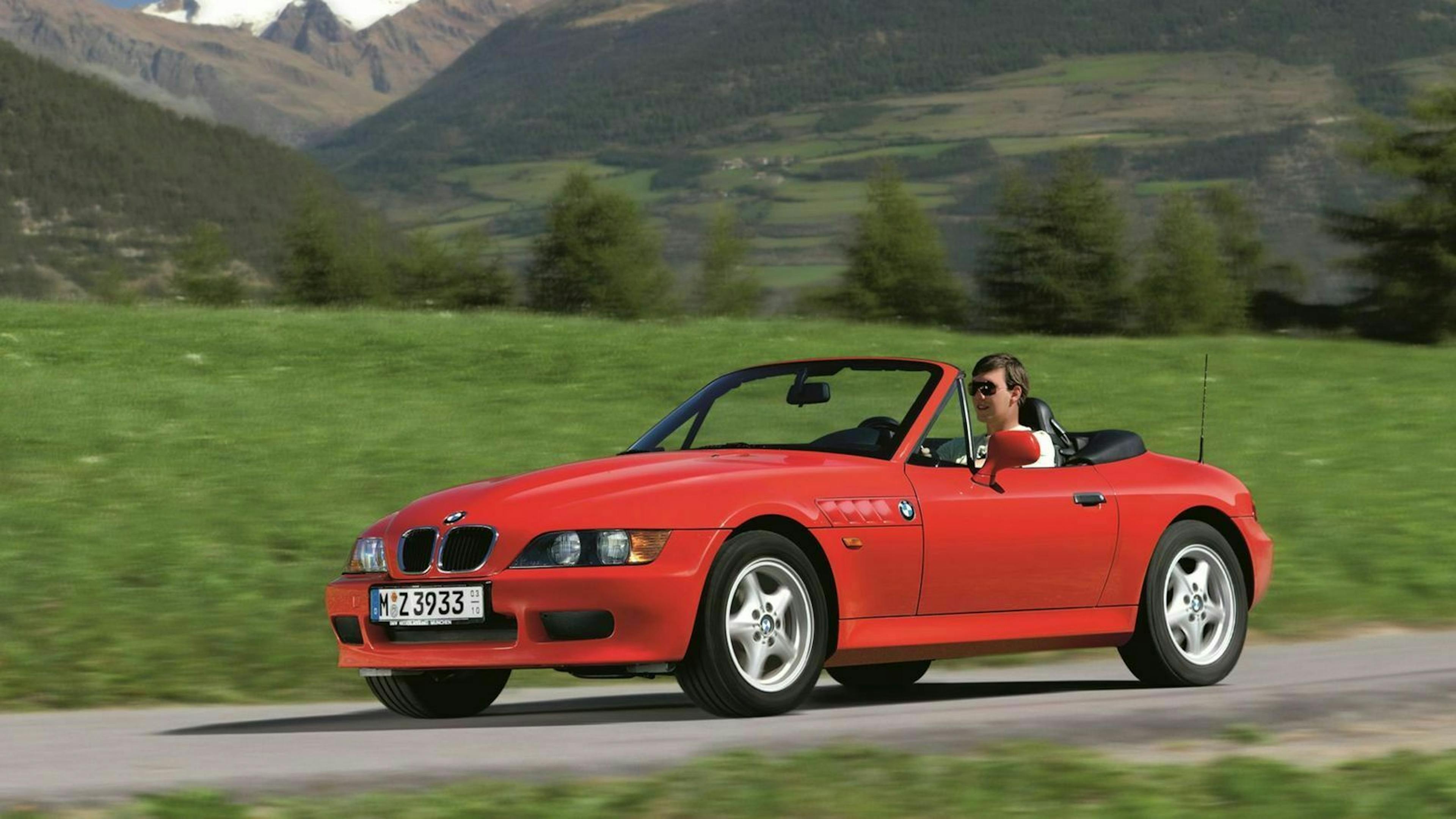 BMW Z3 in seitlicher Frontansicht fahrend