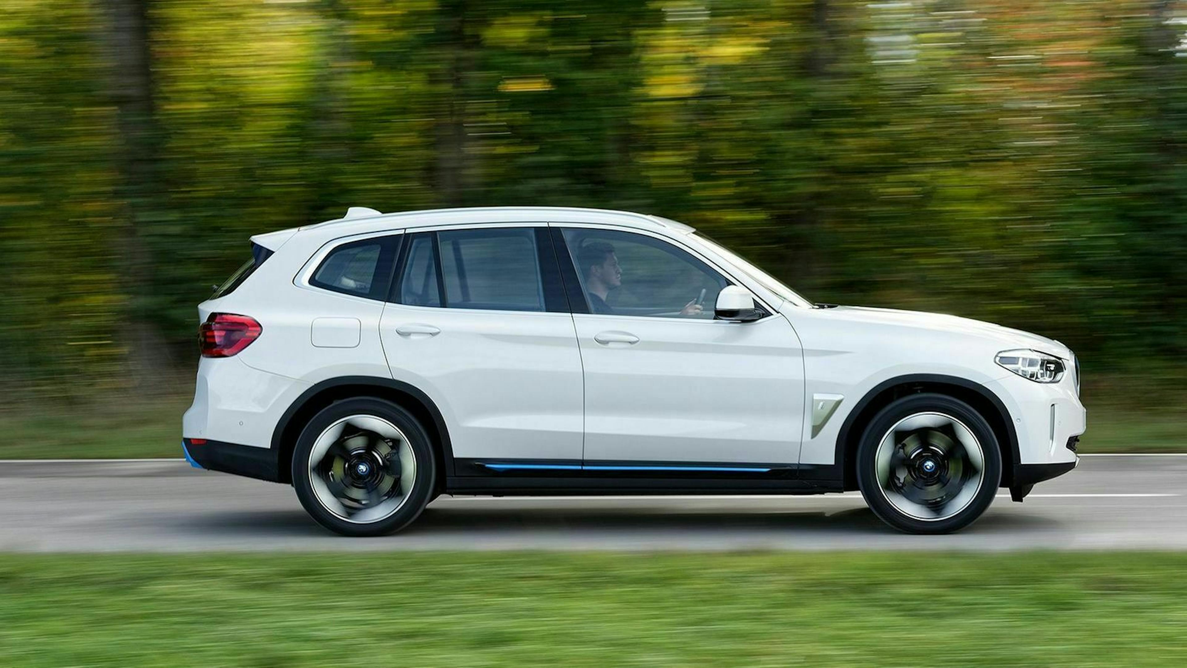 Zu sehen ist der BMW iX3