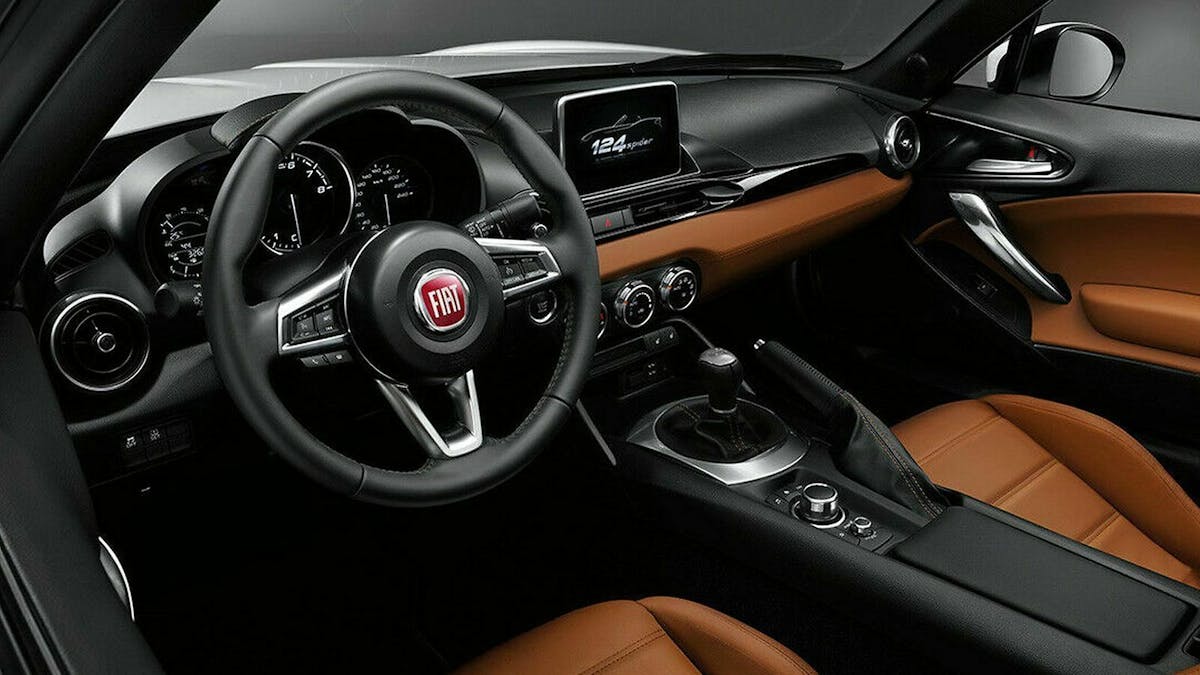 Blick in den Innenraum des Fiat 124 Spider