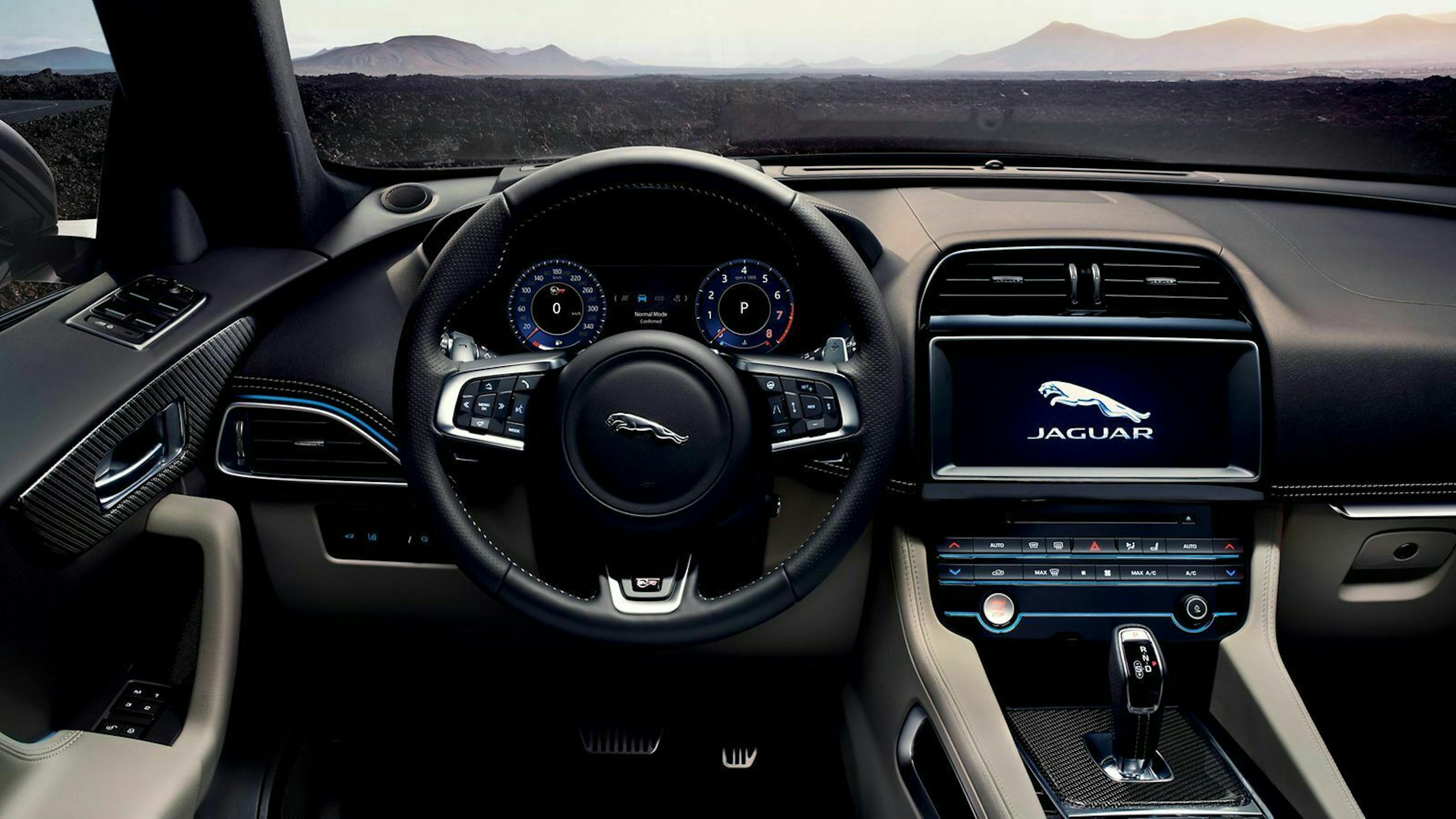 Im Innenraum achtet Jaguar auf Qualität. Hartplastik ist hier nicht zu finden