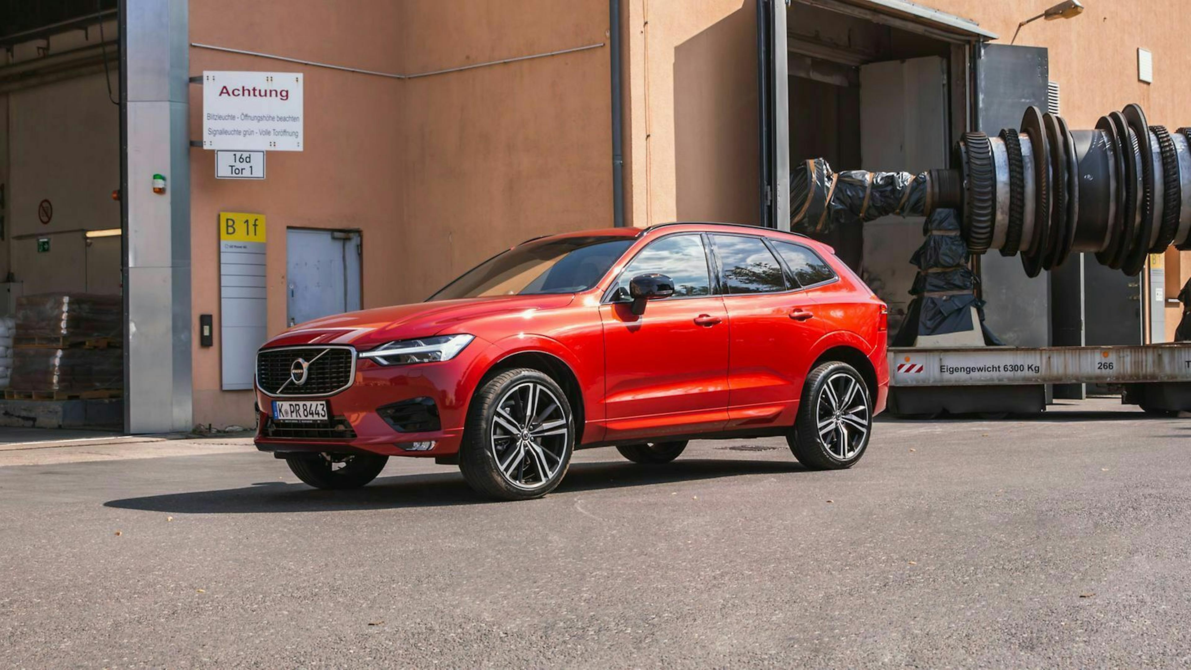 Außen Sport, innen Hybrid: Der Volvo XC60 B4 mit R-Design-Spoilern