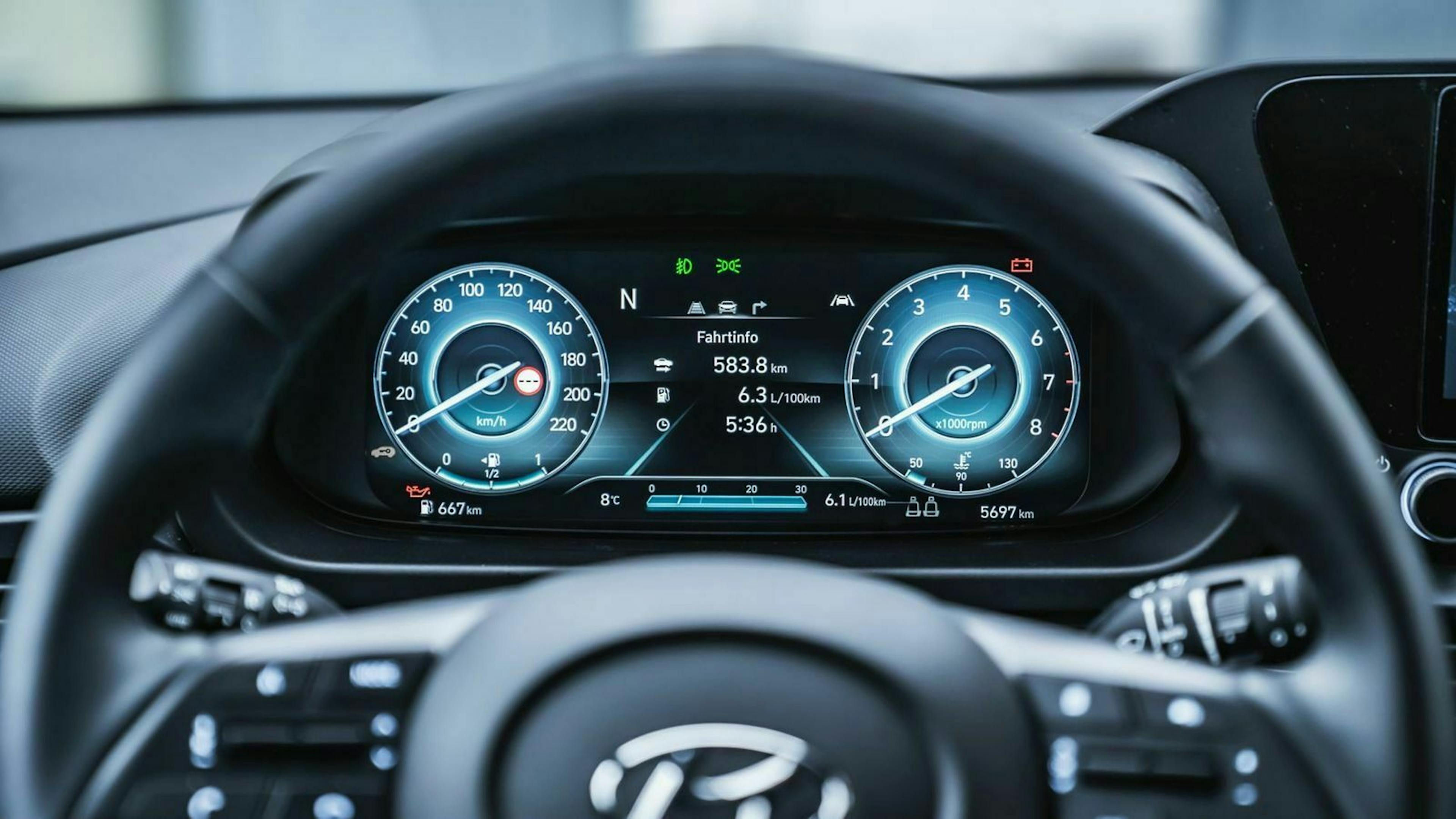 Zu sehen ist der Instrumententräger des Hyundai i20 2020 