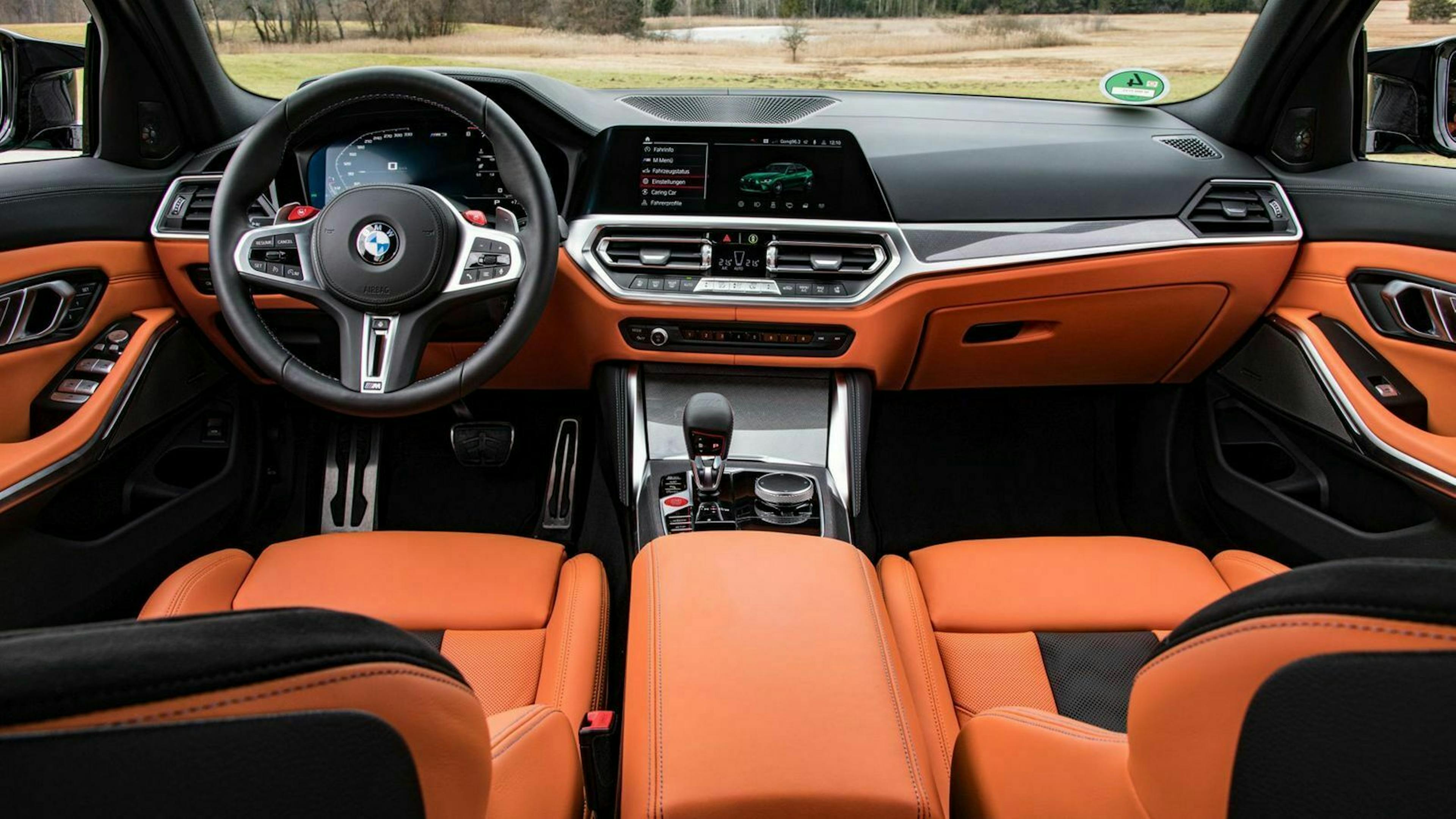 Zu sehen ist das Cockpit des BMW M3 