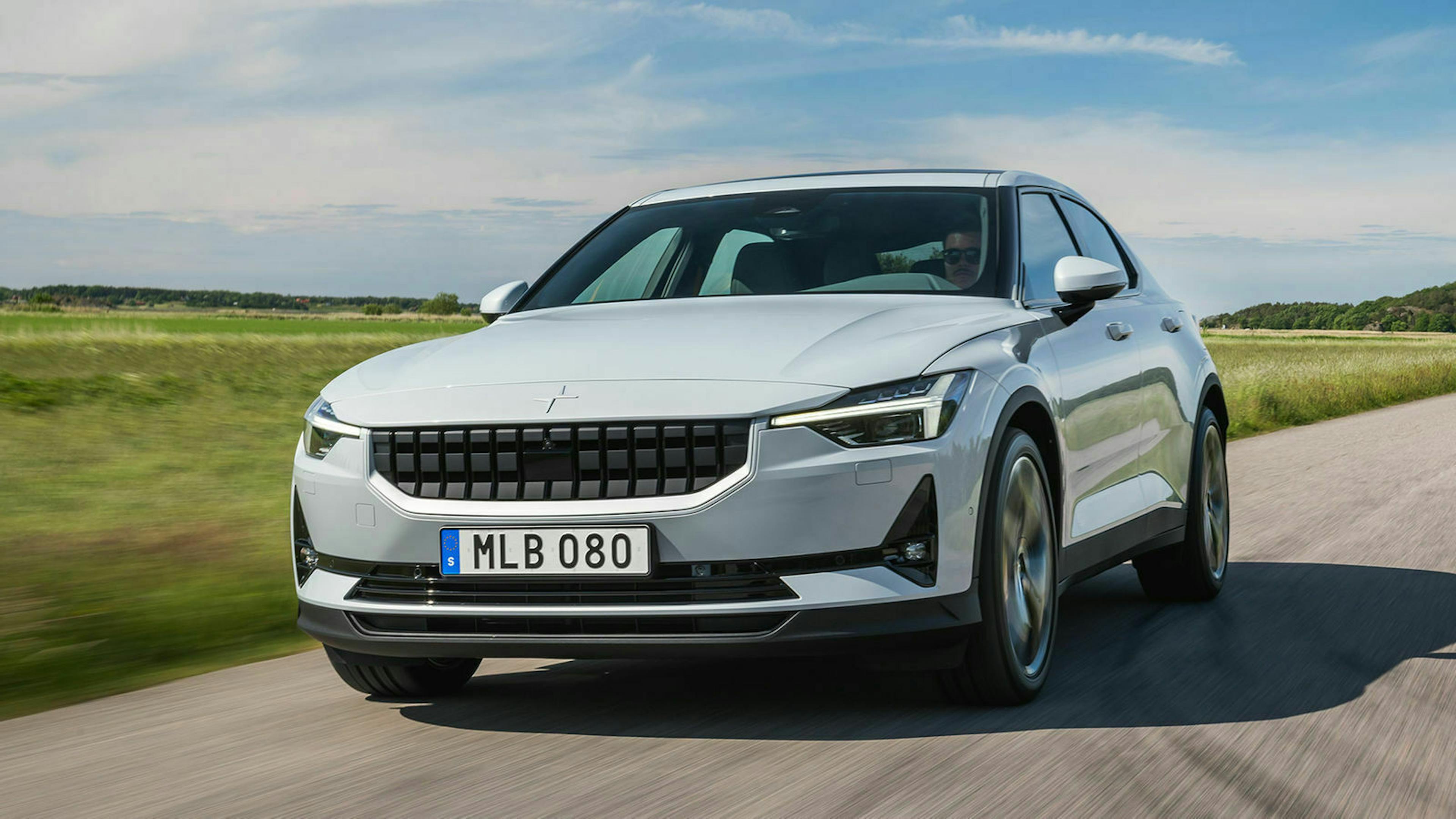 Polestar 2 dreiviertel-frontansicht dynamisch