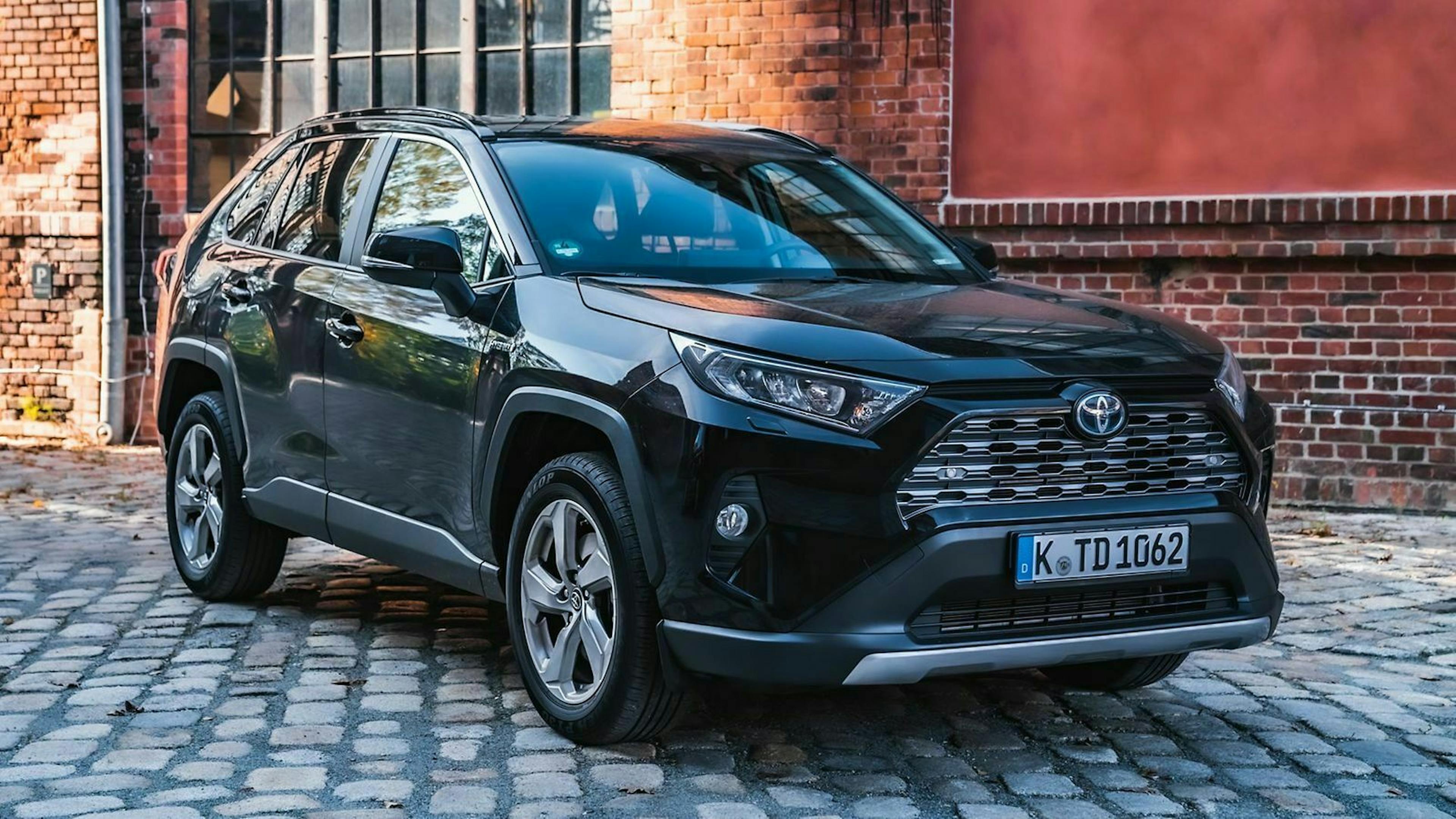 Toyota Rav4 in der Ansicht von vorne-rechts
