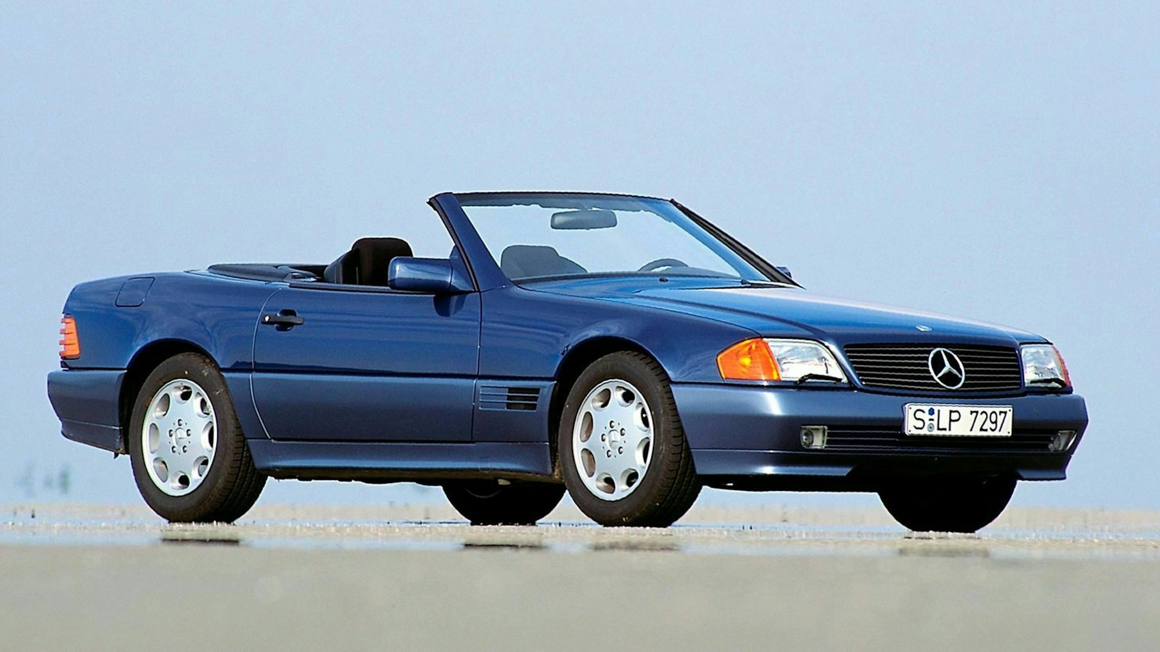 Mercedes SL in der Ansicht von vorne rechts, stehend