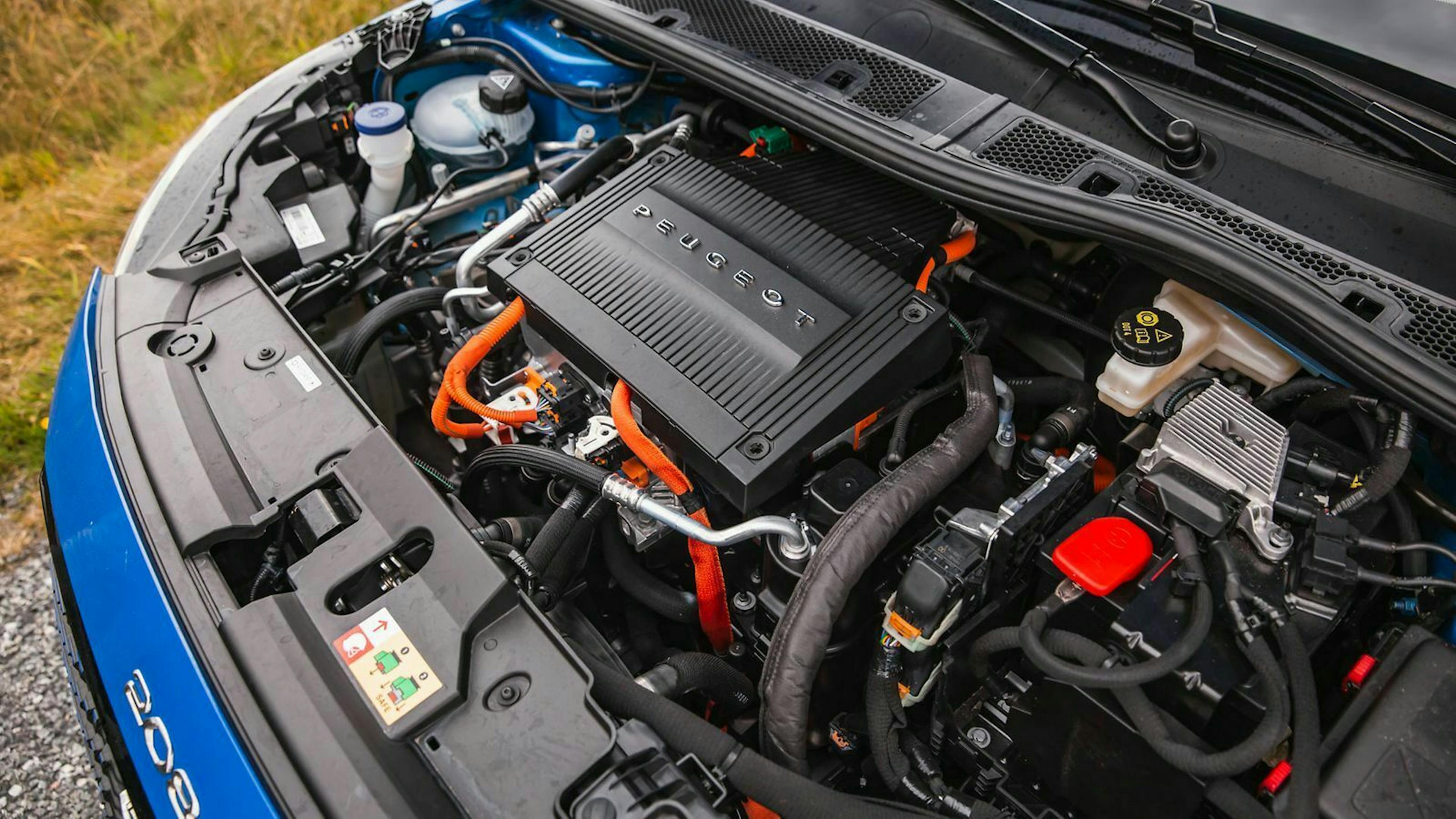 Der Synchronmotor mit Permanentmagnet leistet maximal 136 PS