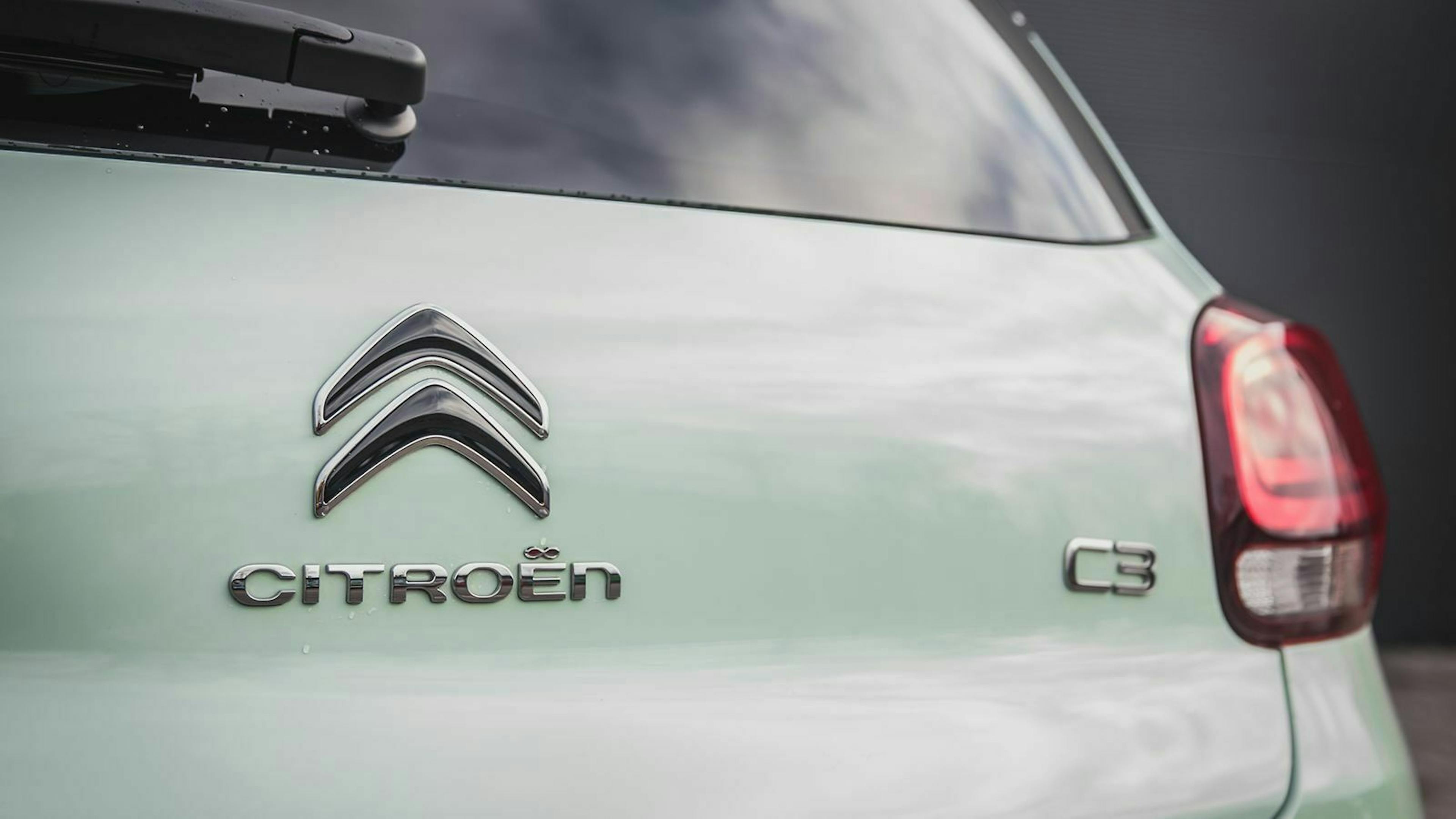 Der Citroën C3 in der Farbe Mandel-Grün