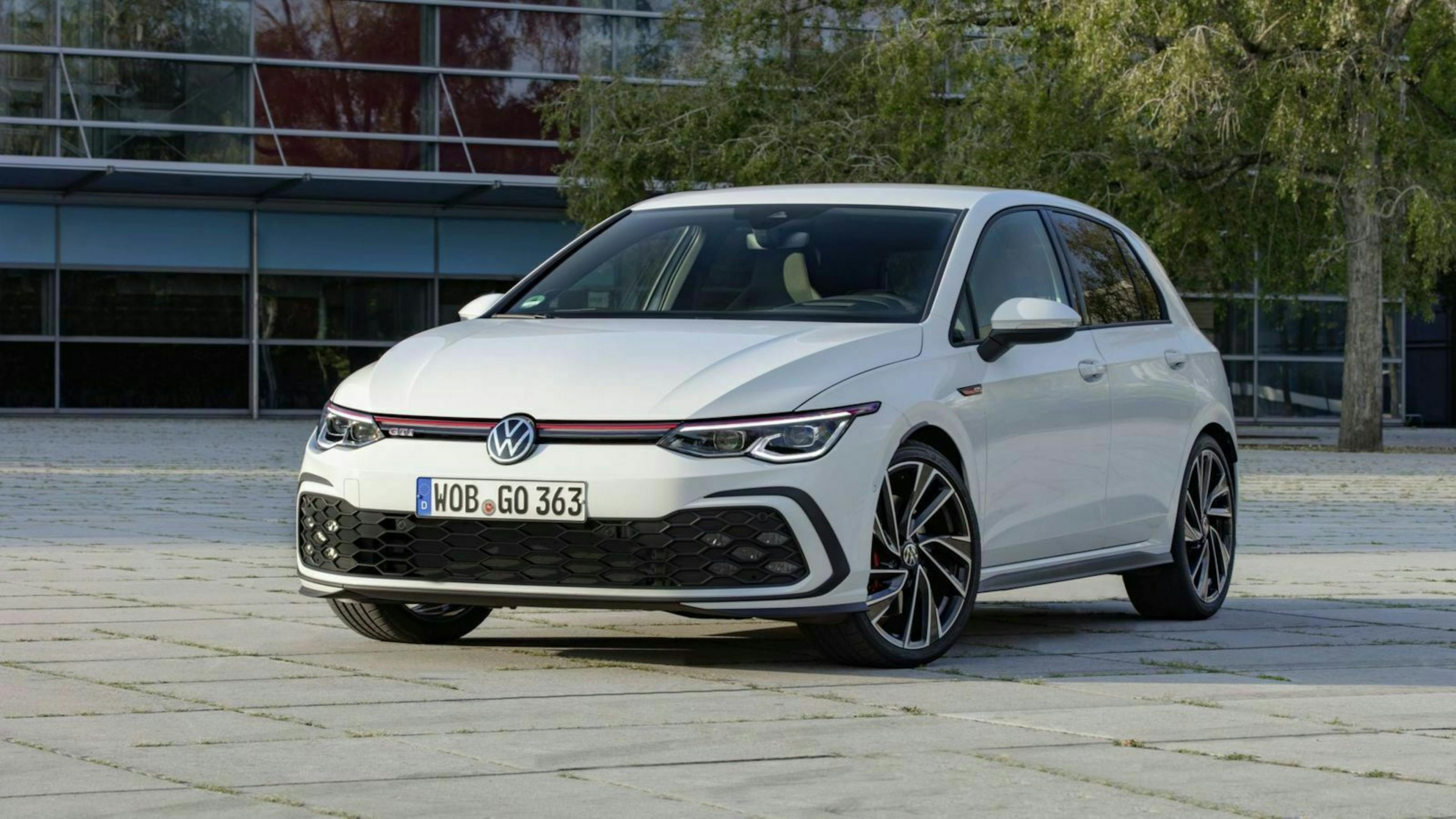 VW Golf 8 GTI in Frtontperspektive