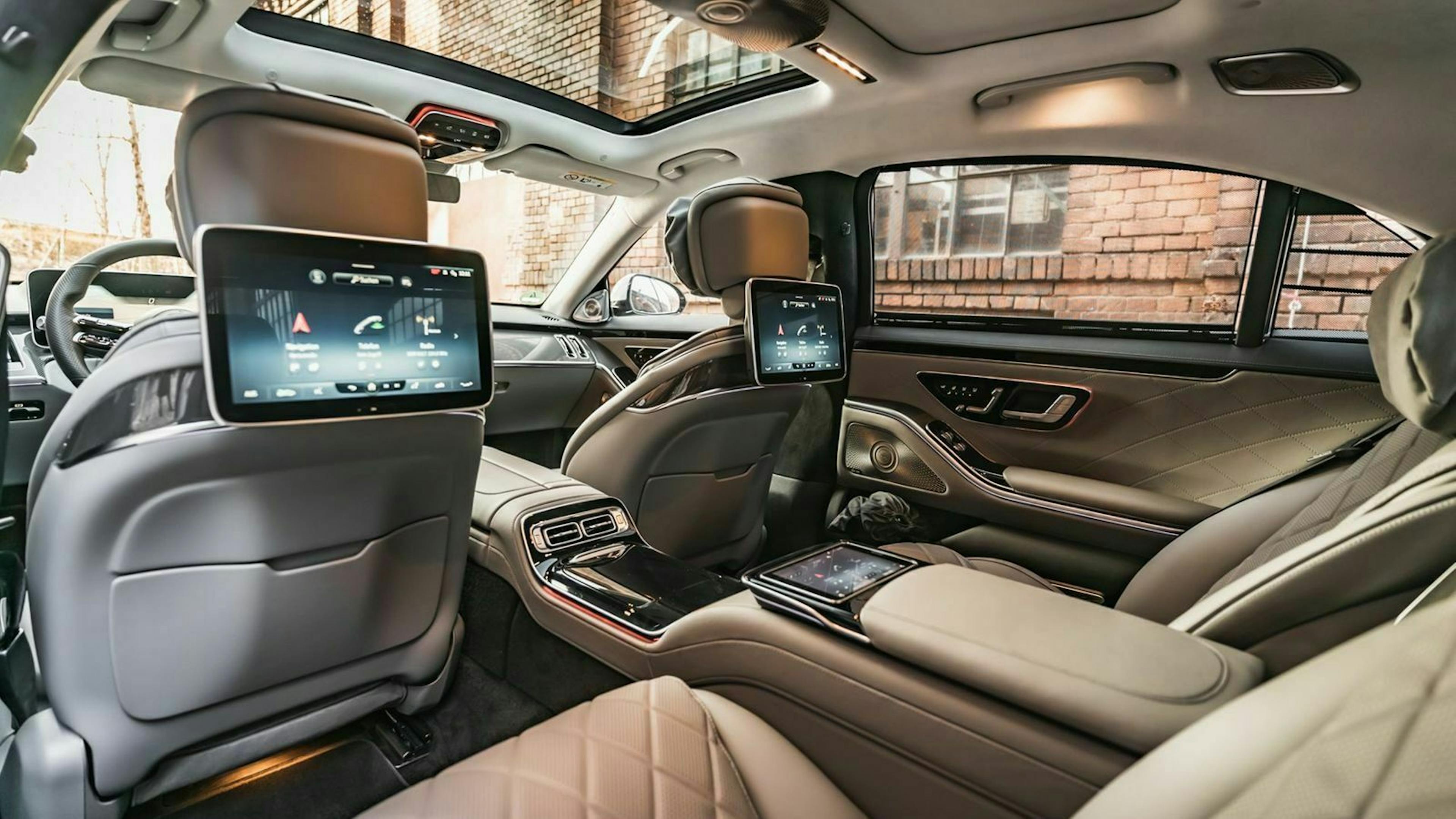 Zu sehen ist die Rückbank der Mercedes_S-Klasse 2020