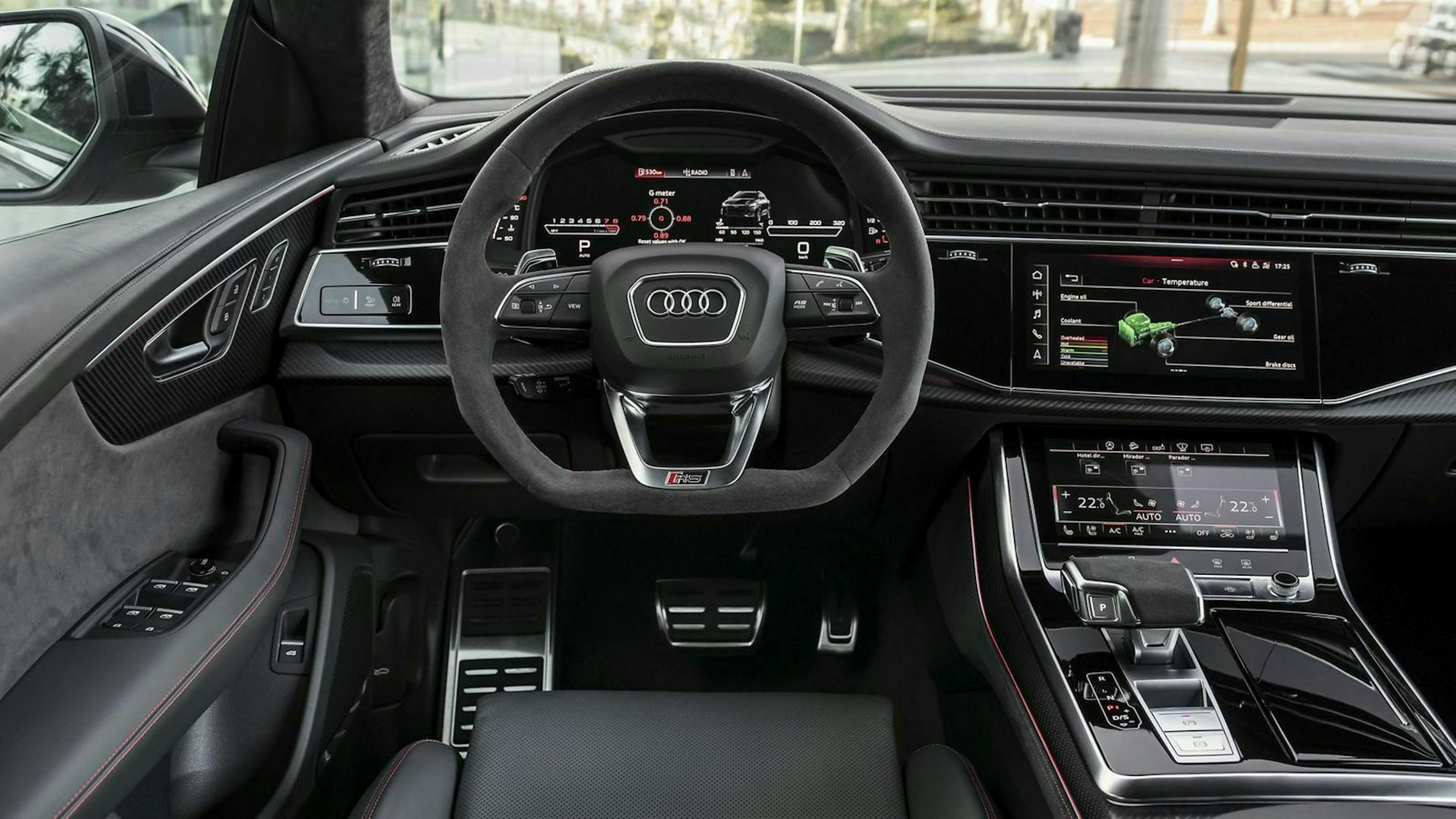 Zu sehen ist das Cockpit des Audi RS Q8