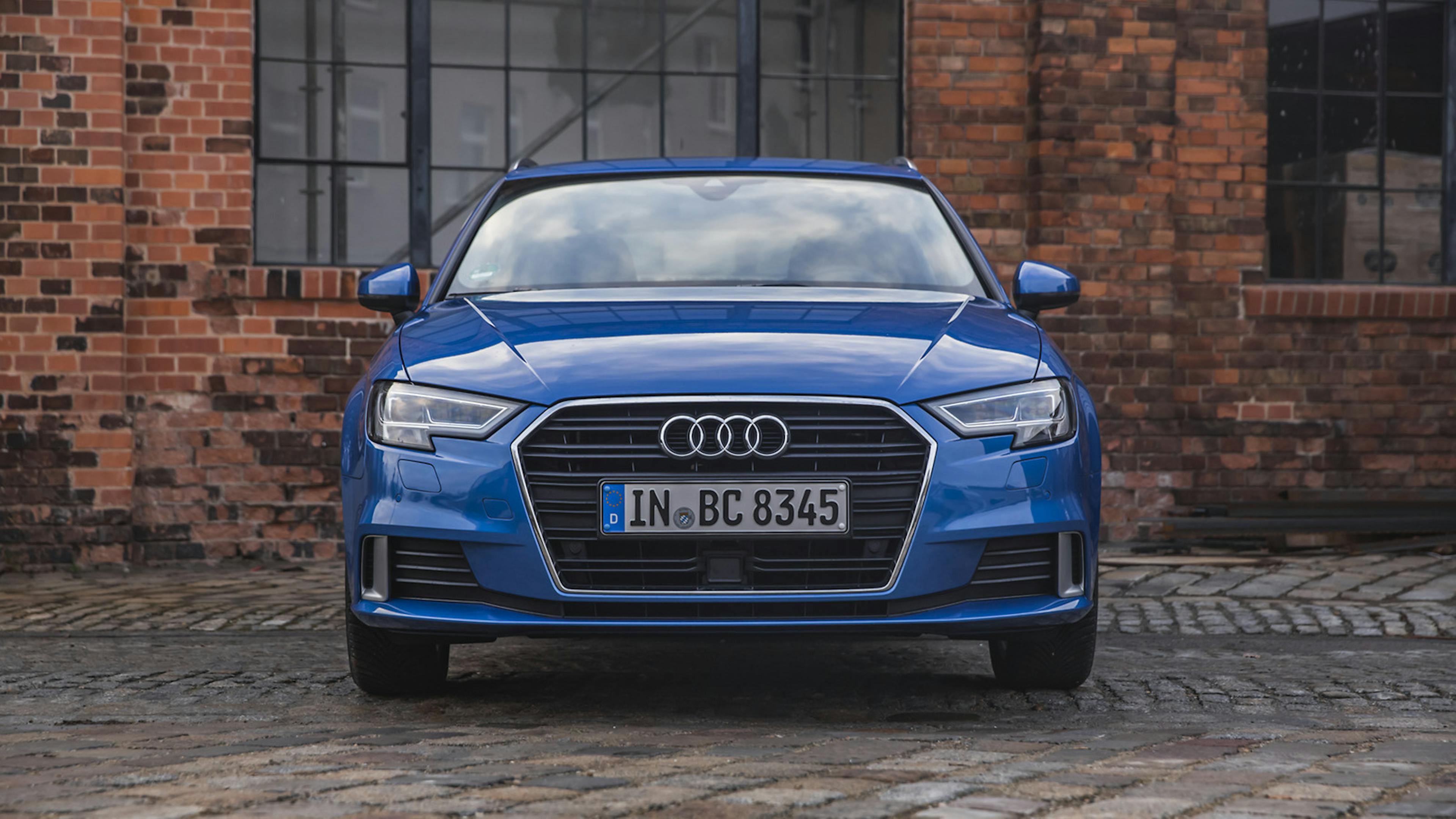 Audi A3 35 TFSI in der Frontansicht, stehend