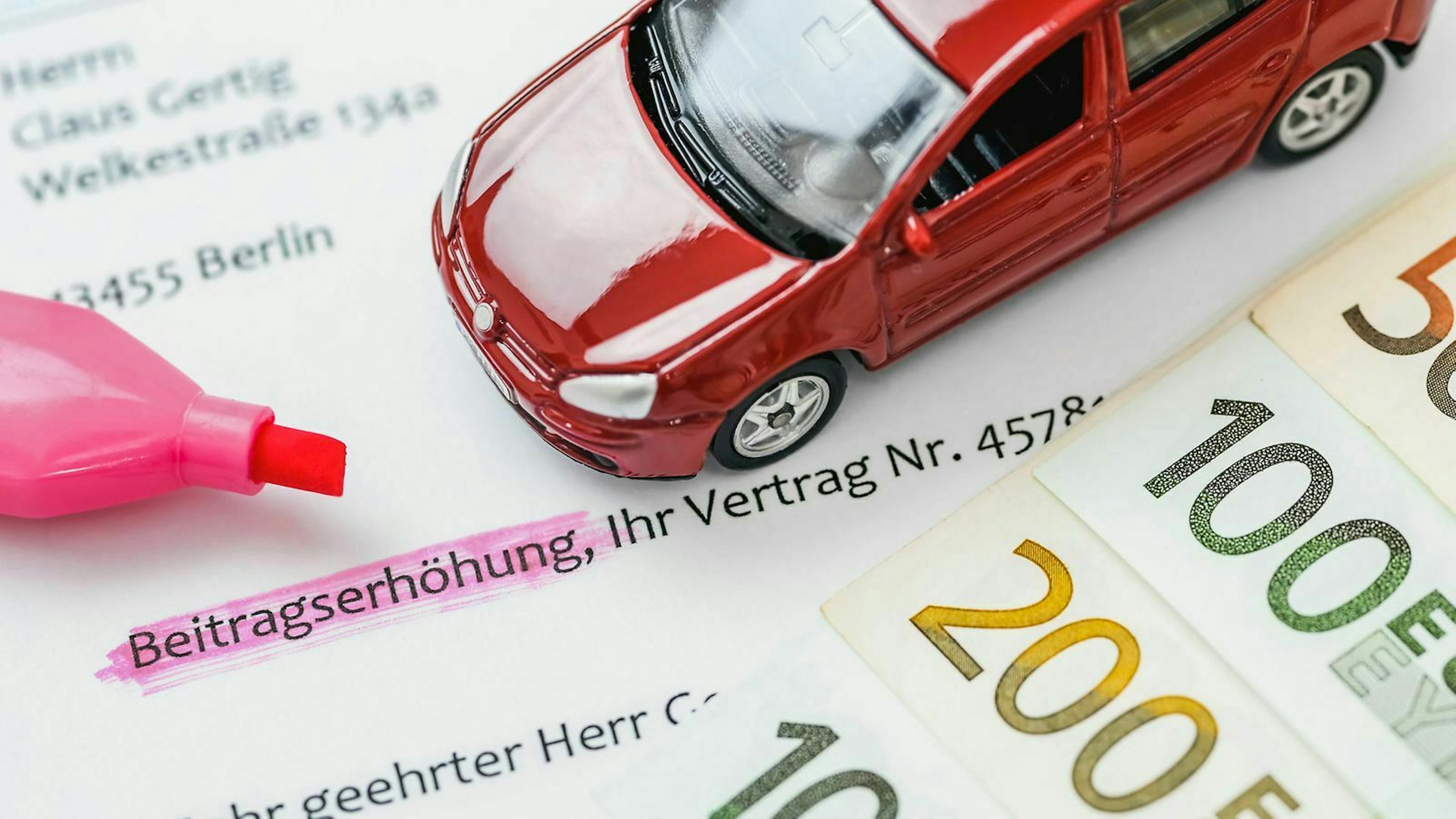 Die Tarife der Kfz-Versicherungen zu vergleichen, lohnt sich: Du kannst mehrere Hundert Euro im Jahr sparen.