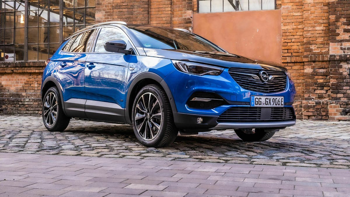 Opel Grandland X Hybrid4 dreiviertel-frontansicht