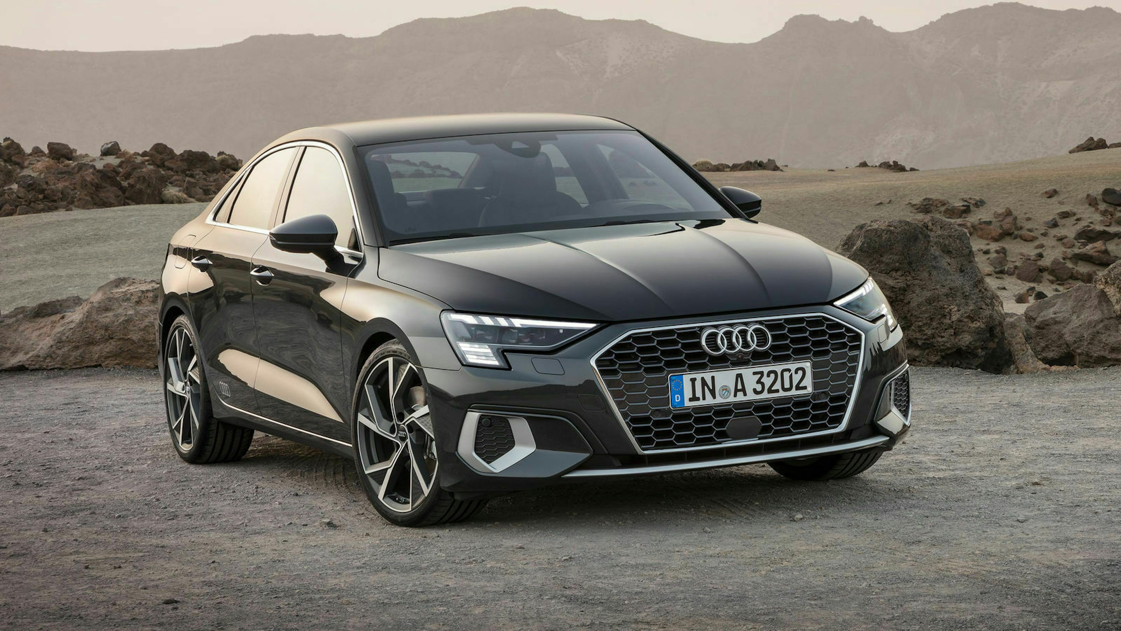 Zu sehen ist der Audi A3 von vorne