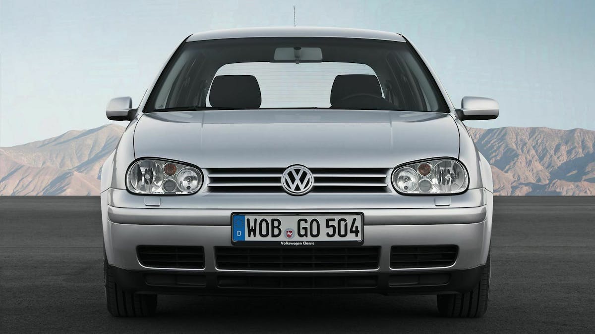 Zu sehen ist die Front des Golf IV