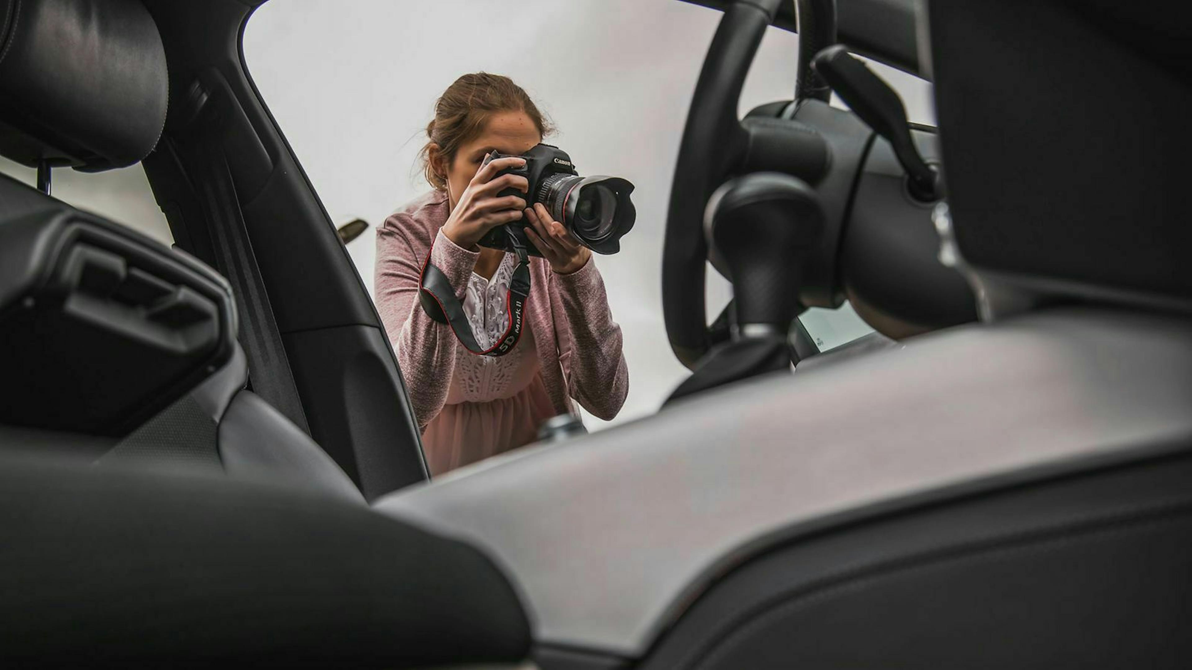 Wenn Du Deinen Gebrauchtwagen online verkaufen möchtest, solltest das Inserat mit möglichst vielen Fotos bebildern.