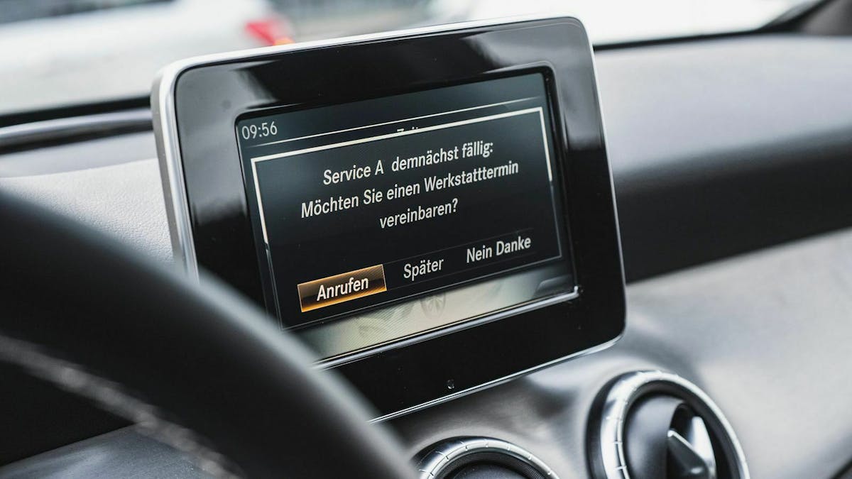 Hersteller empfehlen, das Fahrzeug einmal in zwölf Monaten zur jährlichen Inspektion in die Werkstatt zu bringen.