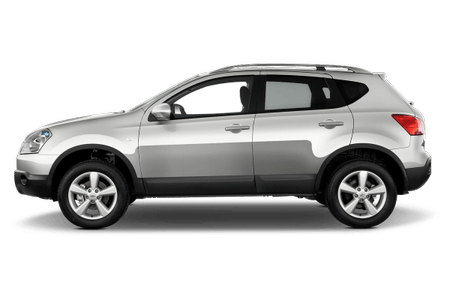 Silberner SUV von der Seite, auf weißem Hintergrund. Fahrzeug hat fünf Türen und schwarze Akzente.