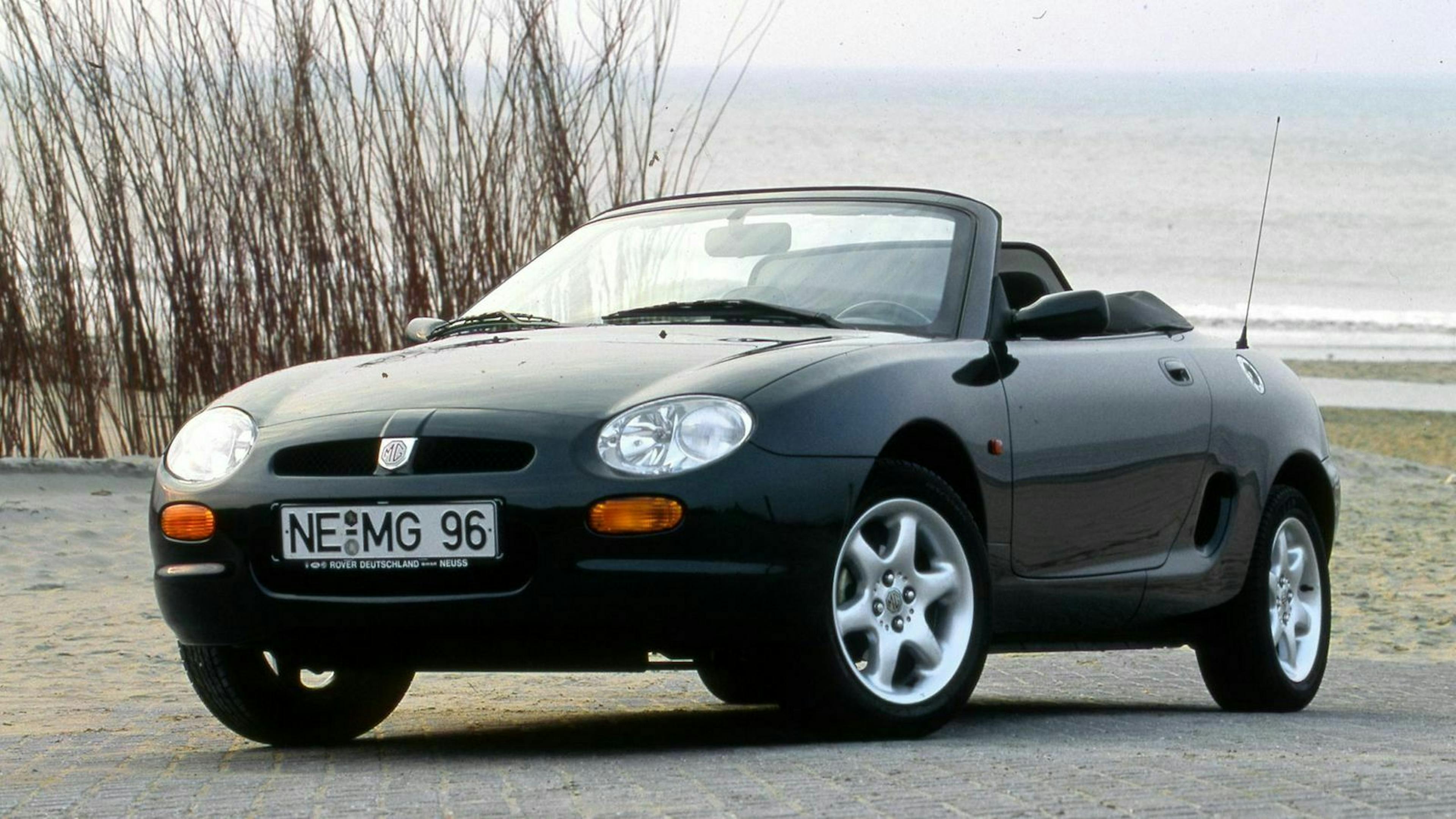 MGF Roadster vor-Facelift dreiviertel-frontansicht