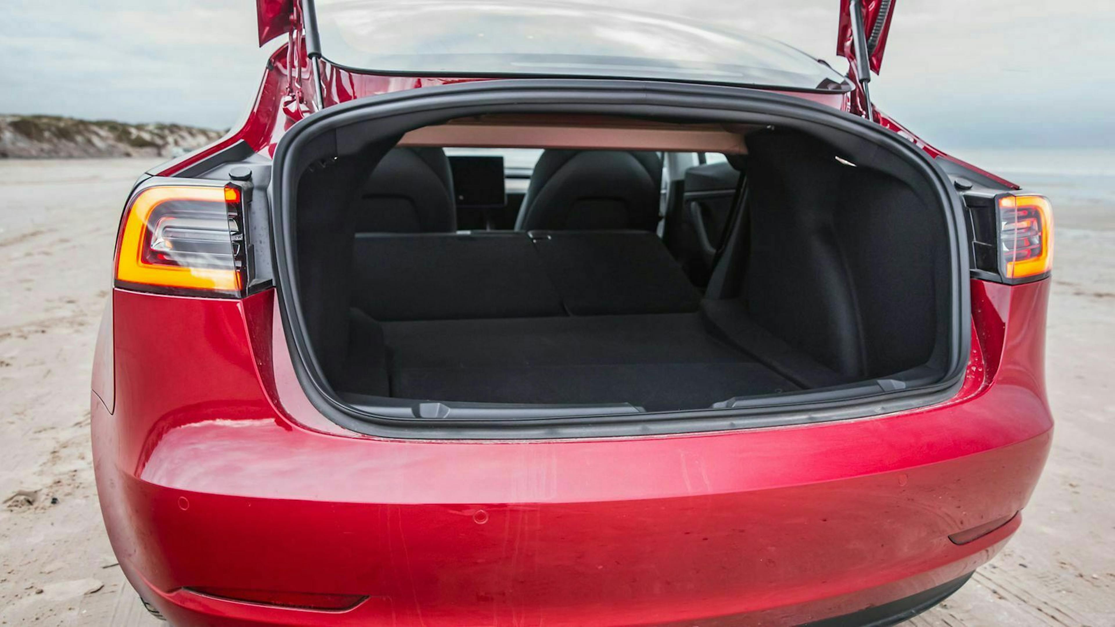 Der Tesla Model 3 verfügt über ein Kofferraumvolumen von 542 Litern