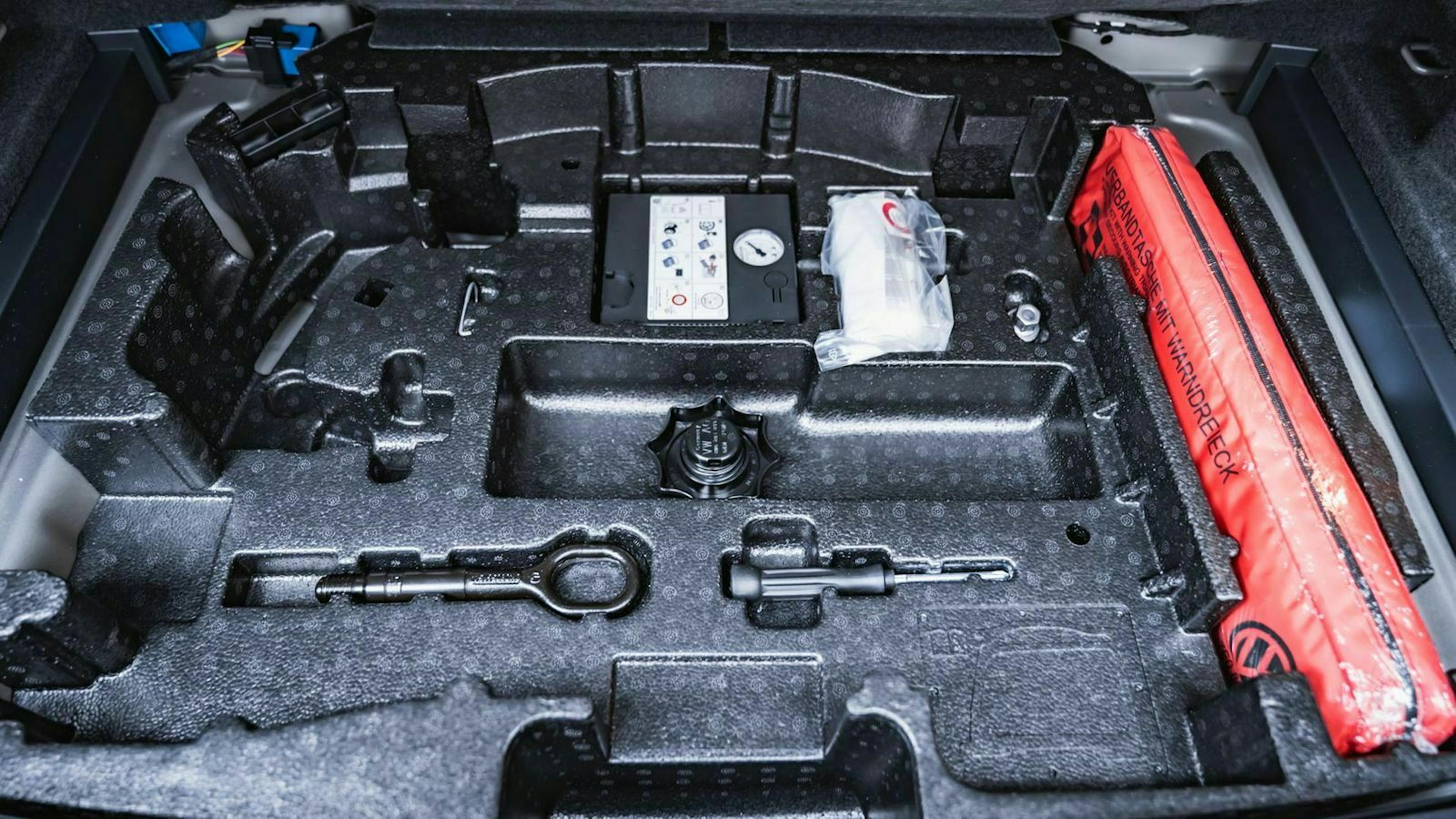VW T-Roc Cabrio Fach im Kofferraumboden