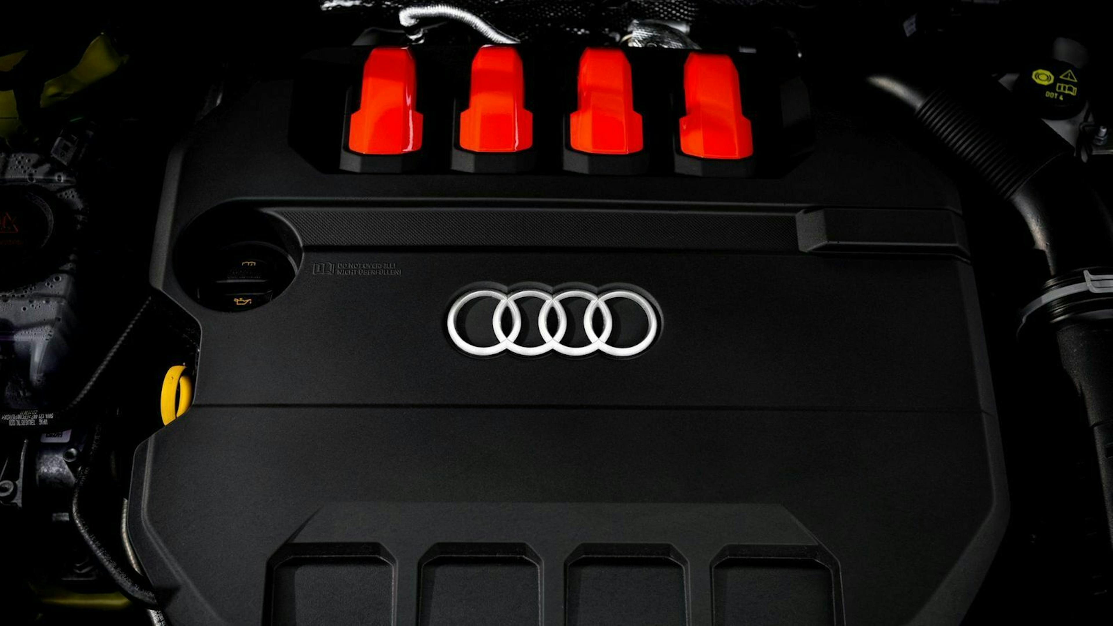 Zu sehen ist der Motor des Audi S3 2020