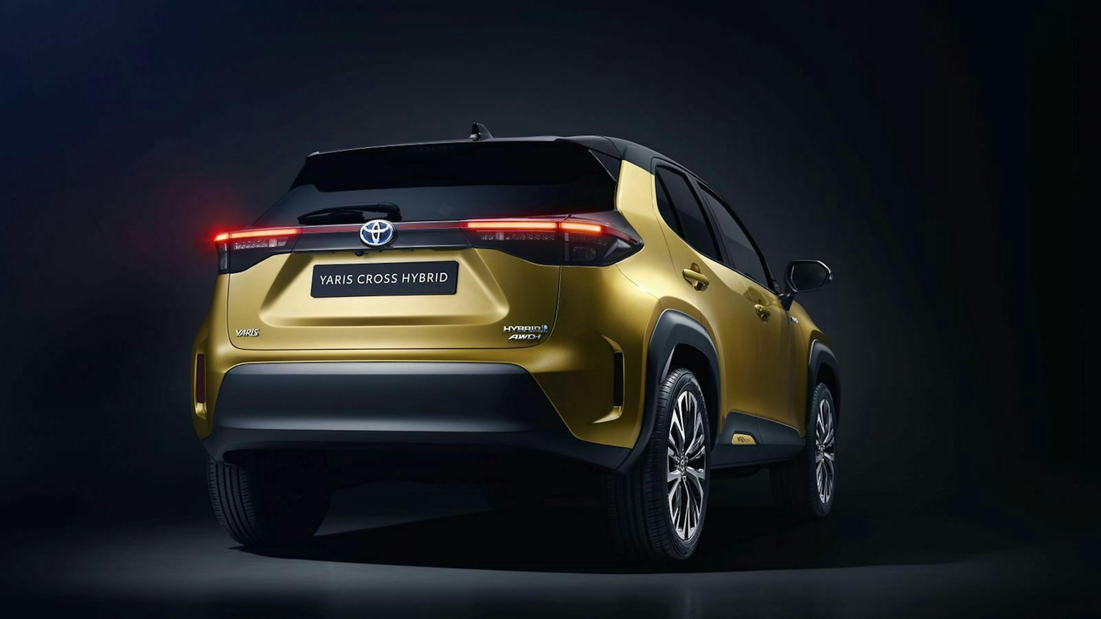 TOYOTA_NEW_YARIS_CROSS_REAR