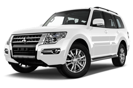 Weißer SUV mit robustem Design, glänzenden Felgen und verchromtem Kühlergrill, Frontansicht, auf weißem Hintergrund.