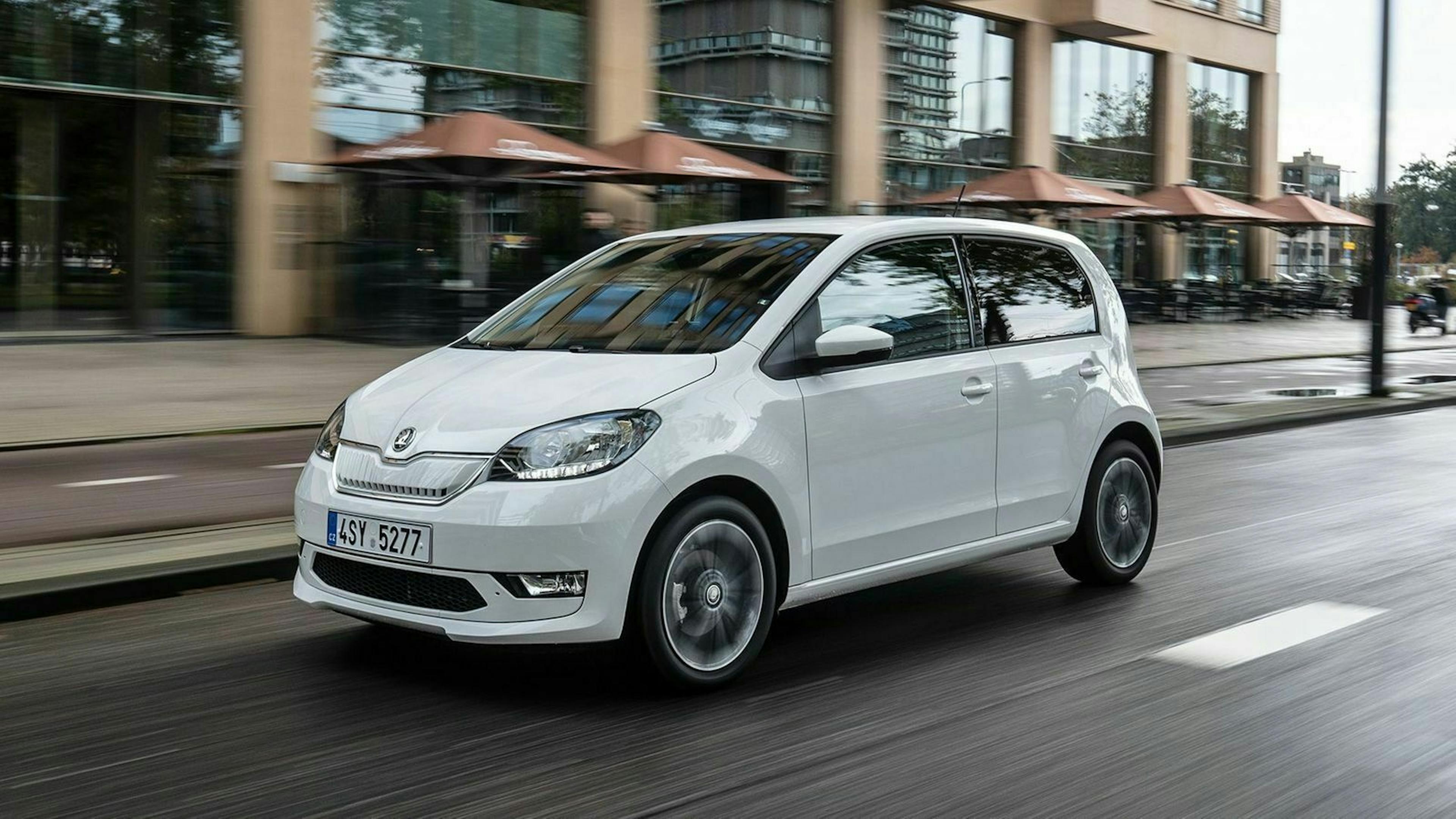 Der Skoda Citigo e iV in seitlicher Frontansicht